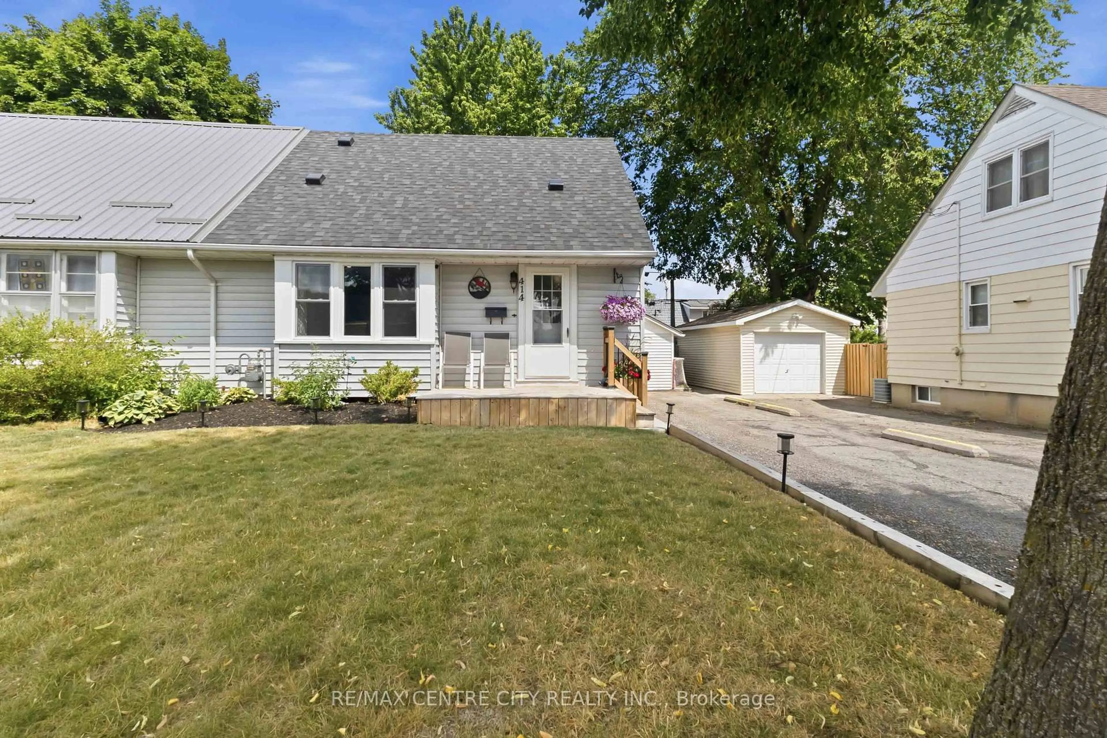 Home with vinyl exterior material, street for 414 Flanders Row, London East Ontario N5Y 1C4