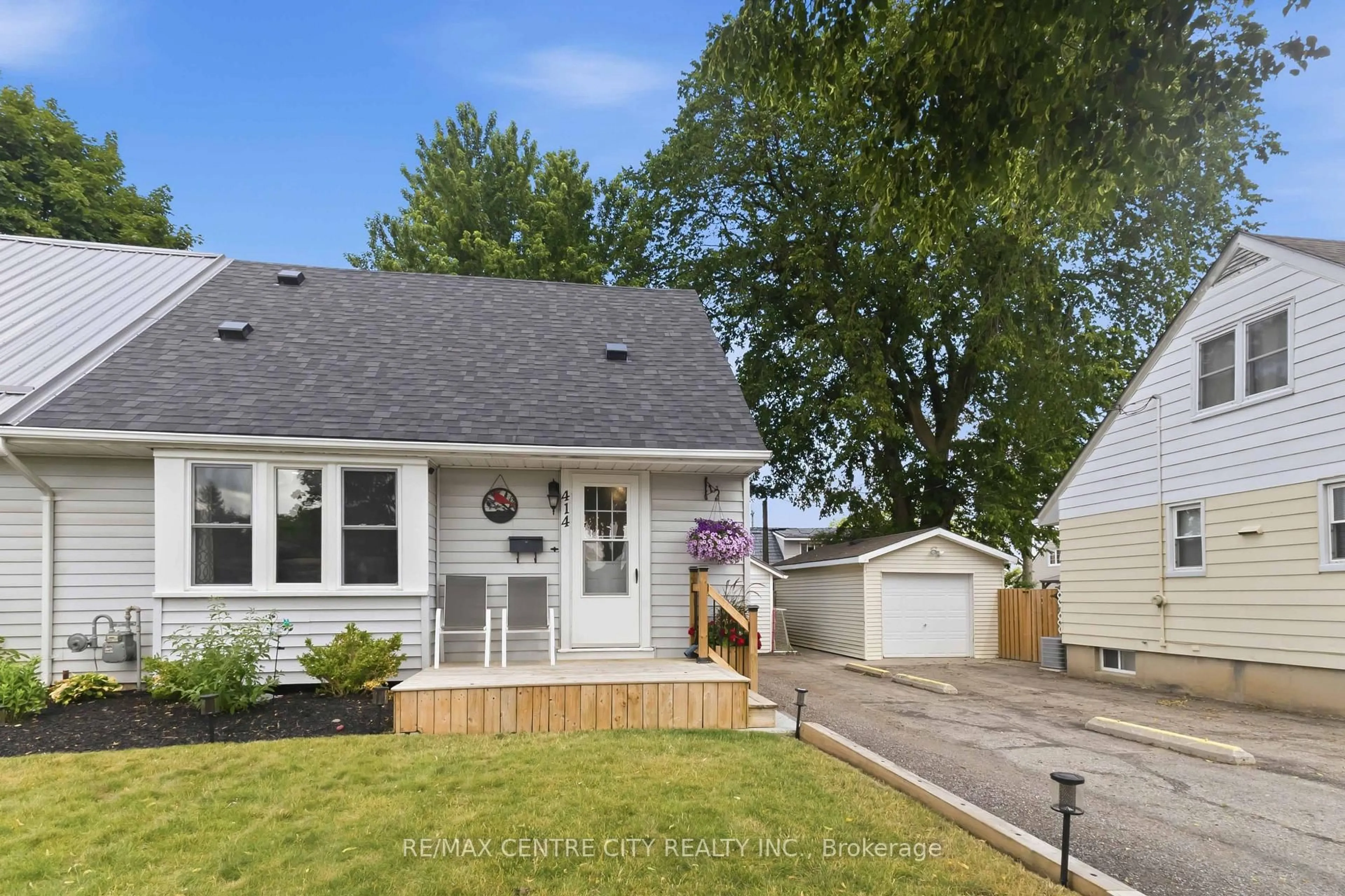 Home with vinyl exterior material, street for 414 Flanders Row, London East Ontario N5Y 1C4