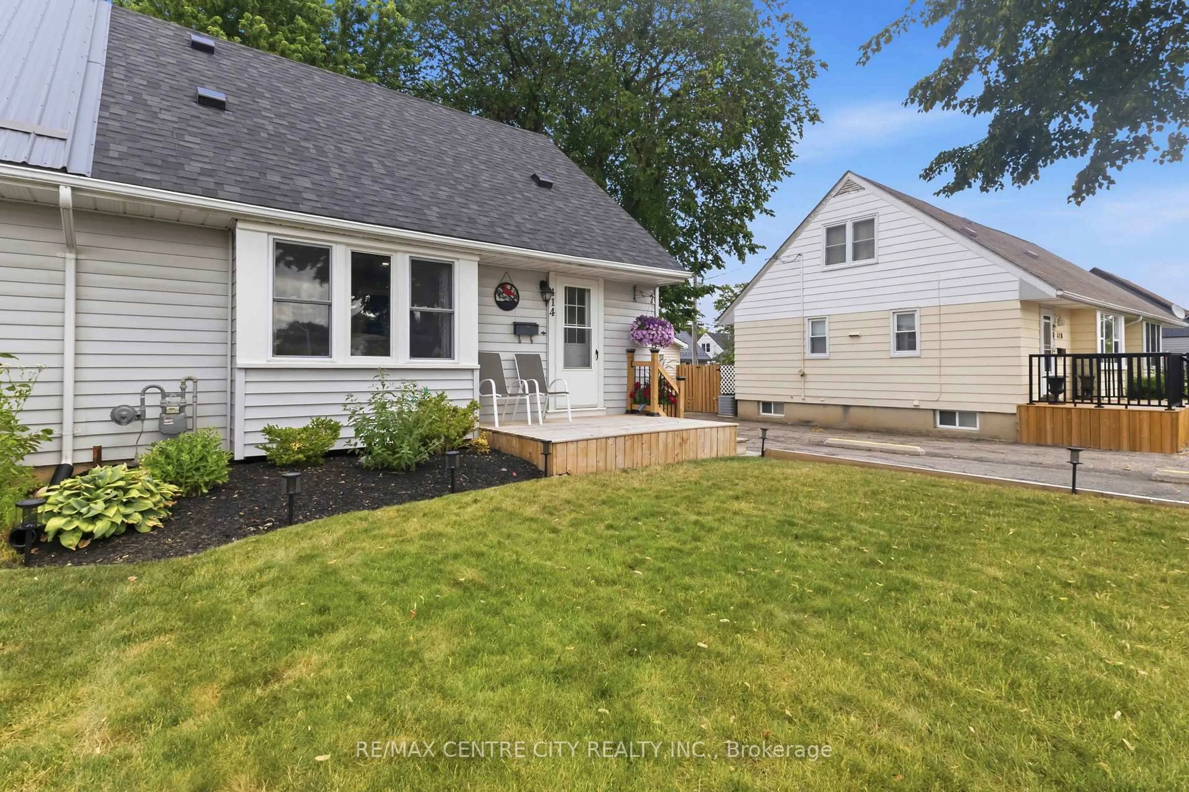 Home with vinyl exterior material, street for 414 Flanders Row, London East Ontario N5Y 1C4