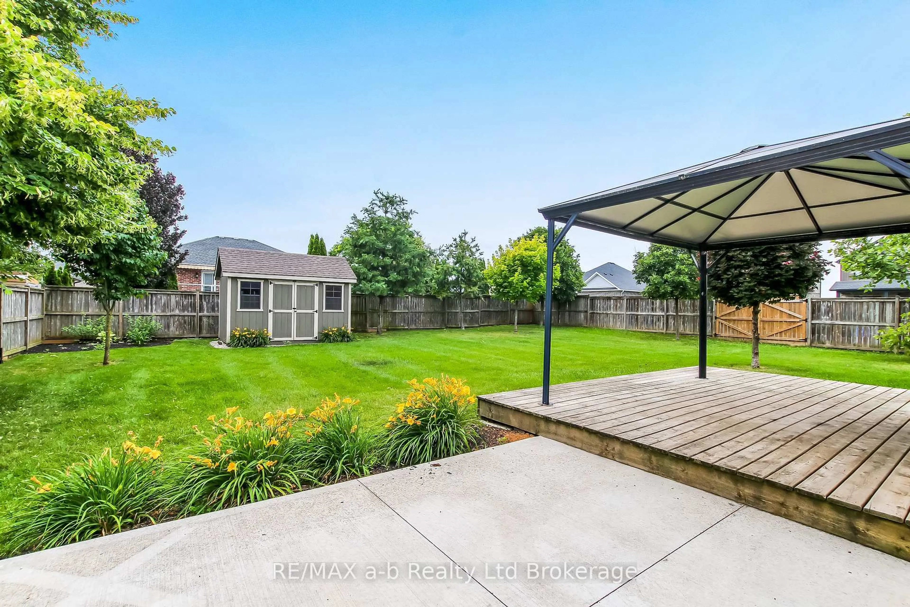 Patio, unknown for 39 Primrose Dr, Tillsonburg Ontario N4G 5S7