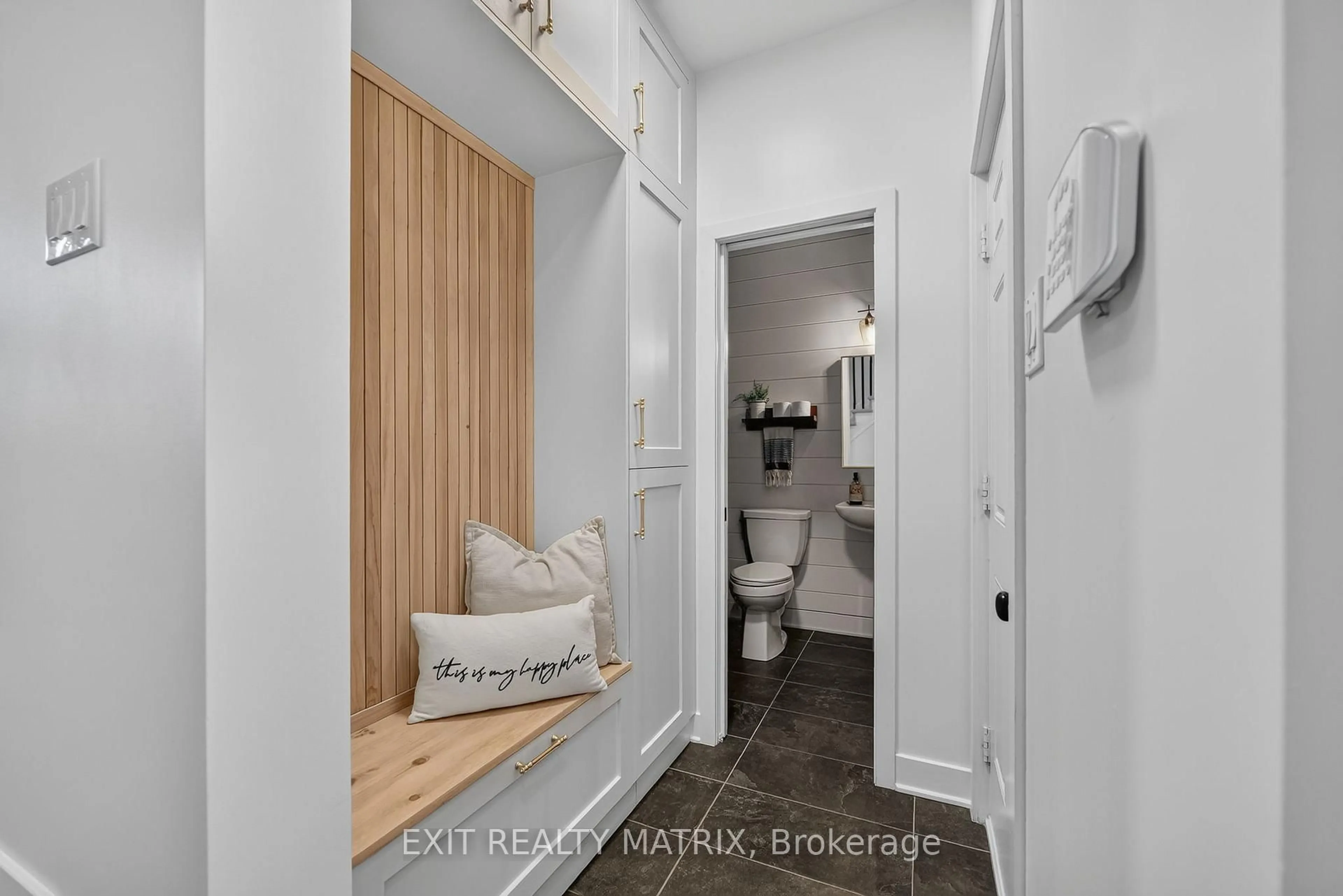 Indoor entryway for 157 Longworth Ave, Ottawa Ontario K1T 0T2