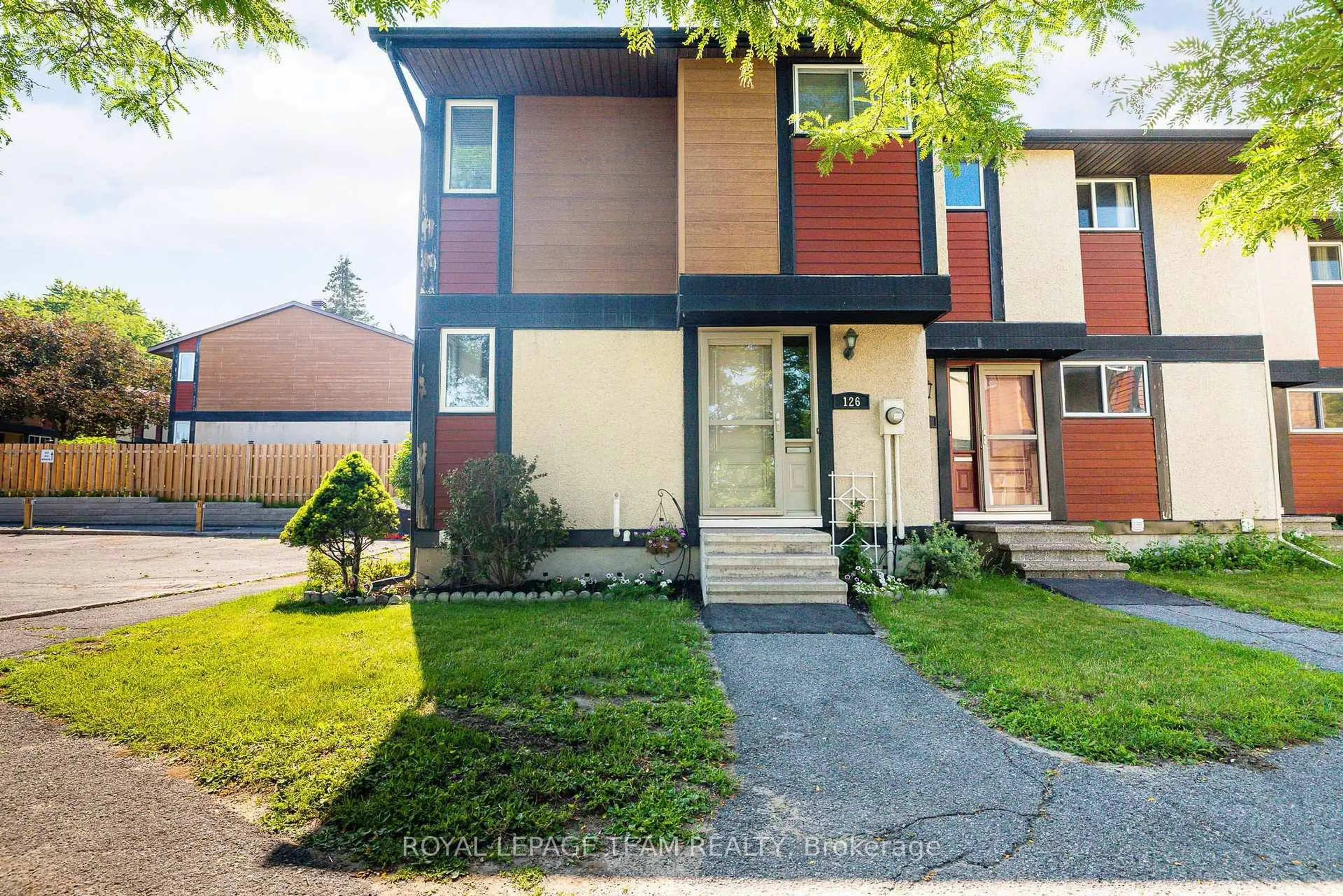 Unknown for 126 McClintock Way, Ottawa Ontario K2L 2A4