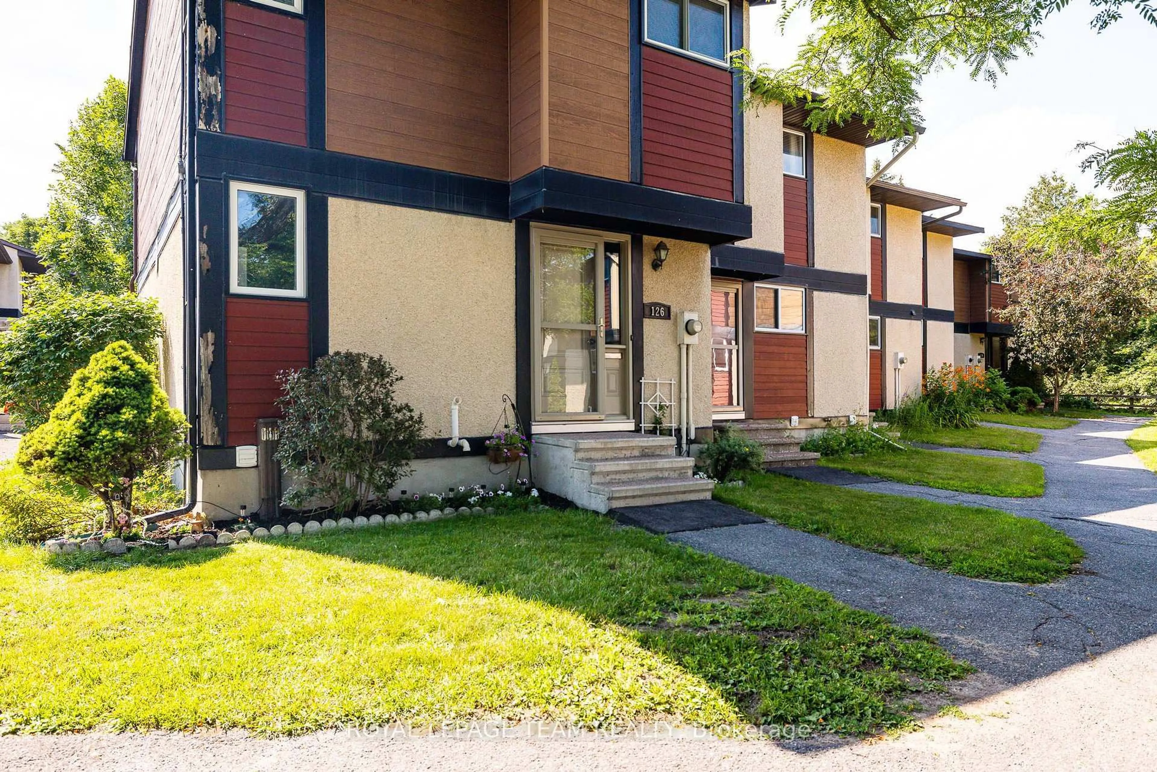 Unknown for 126 McClintock Way, Ottawa Ontario K2L 2A4