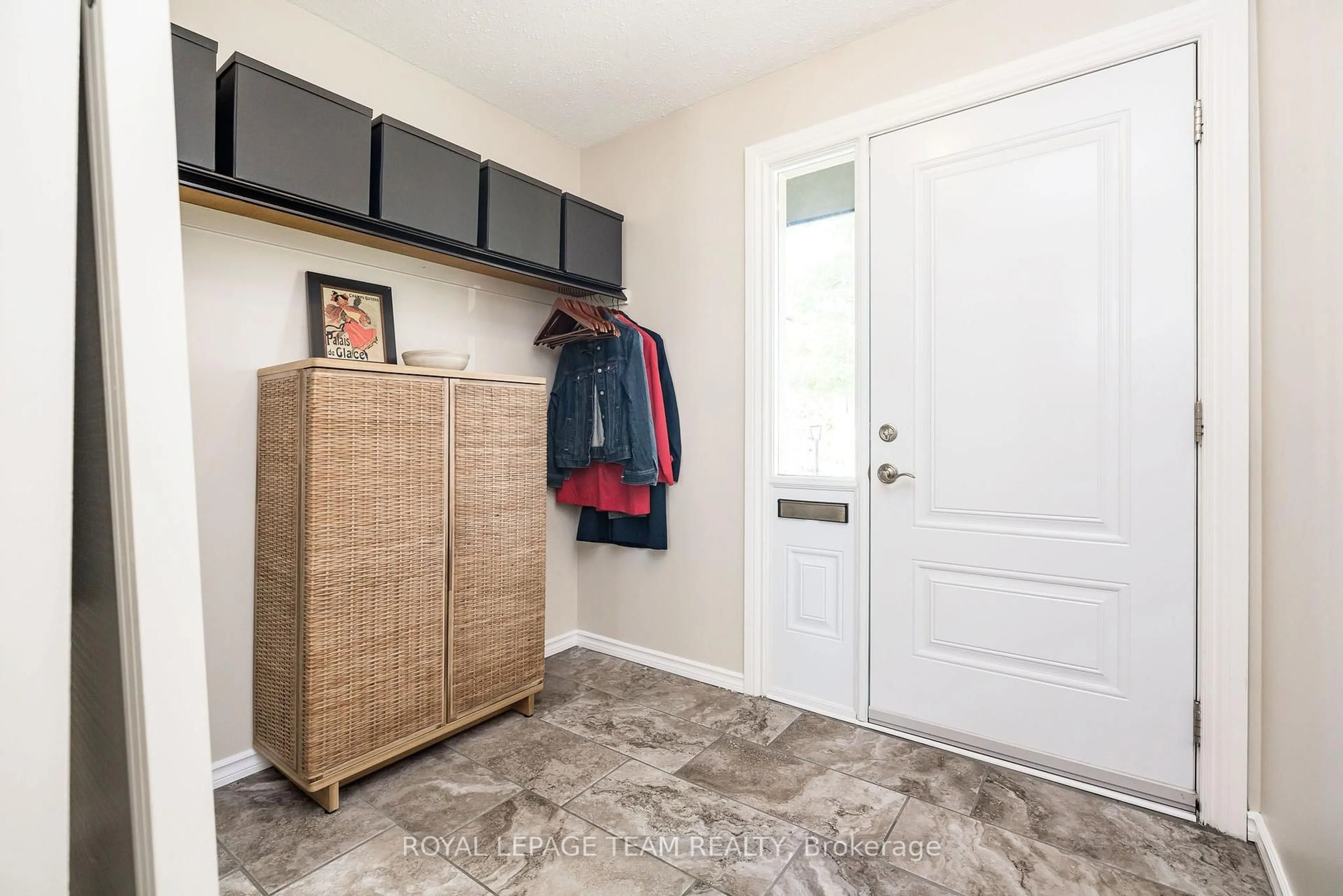 Indoor entryway for 126 McClintock Way, Ottawa Ontario K2L 2A4
