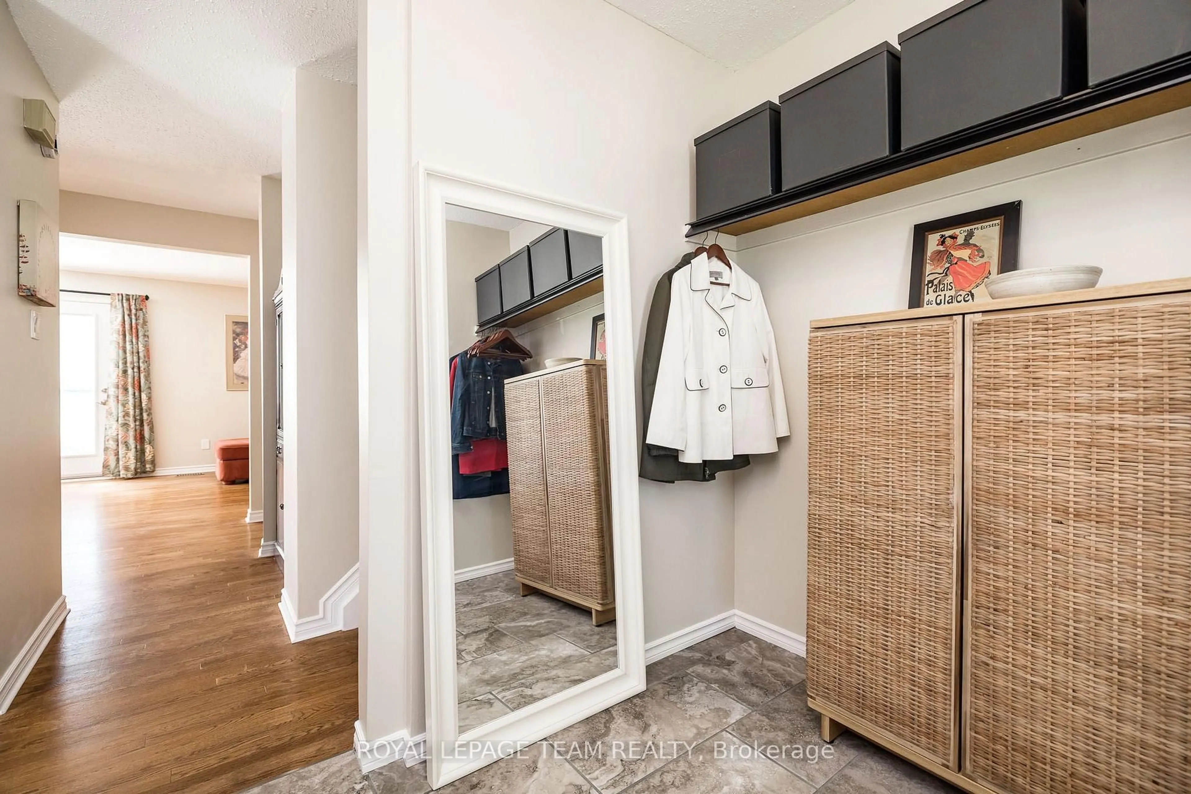 Indoor entryway for 126 McClintock Way, Ottawa Ontario K2L 2A4