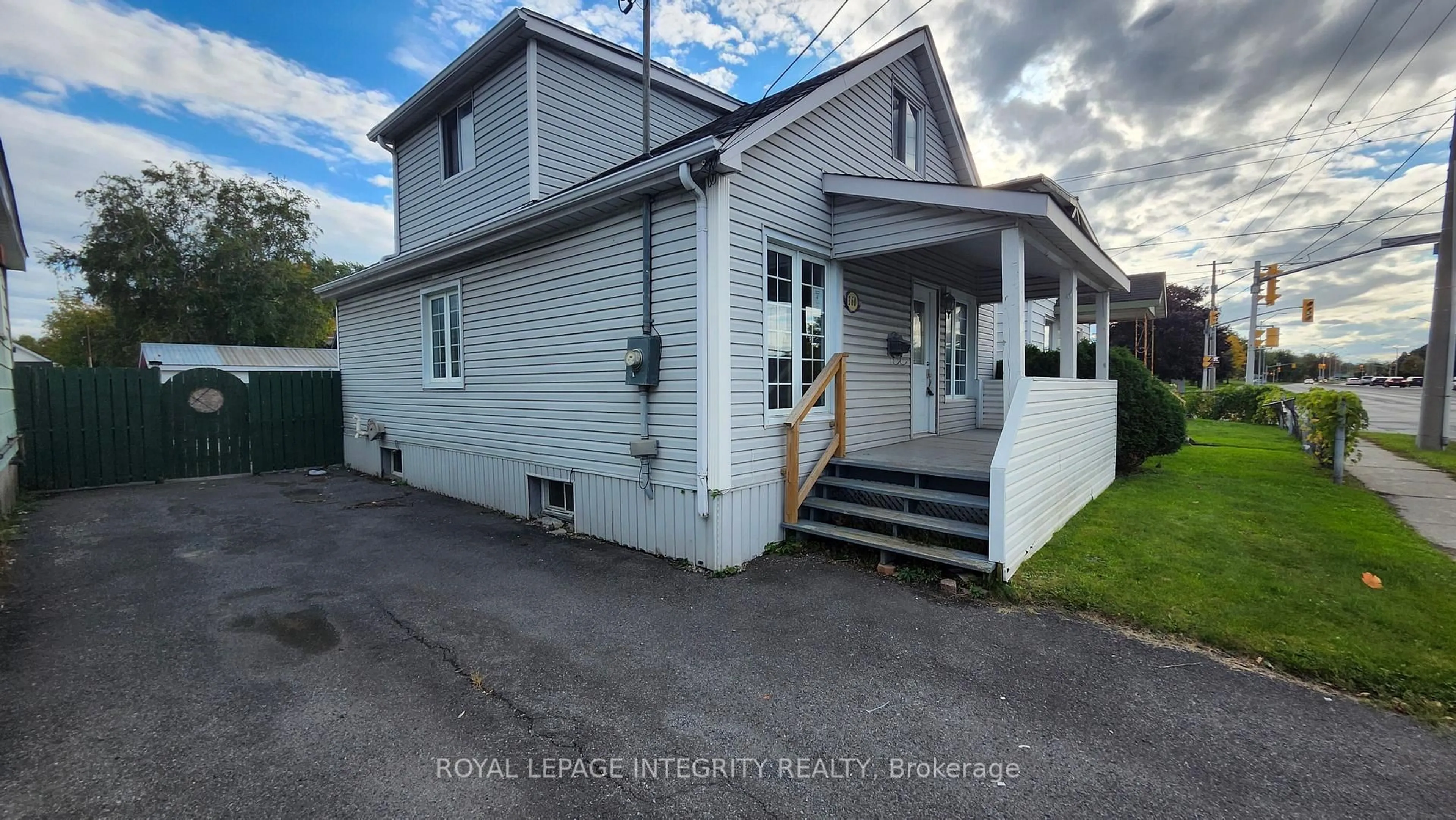 A pic from outside/outdoor area/front of a property/back of a property/a pic from drone, street for 360 9th St, Cornwall Ontario K6J 3A7