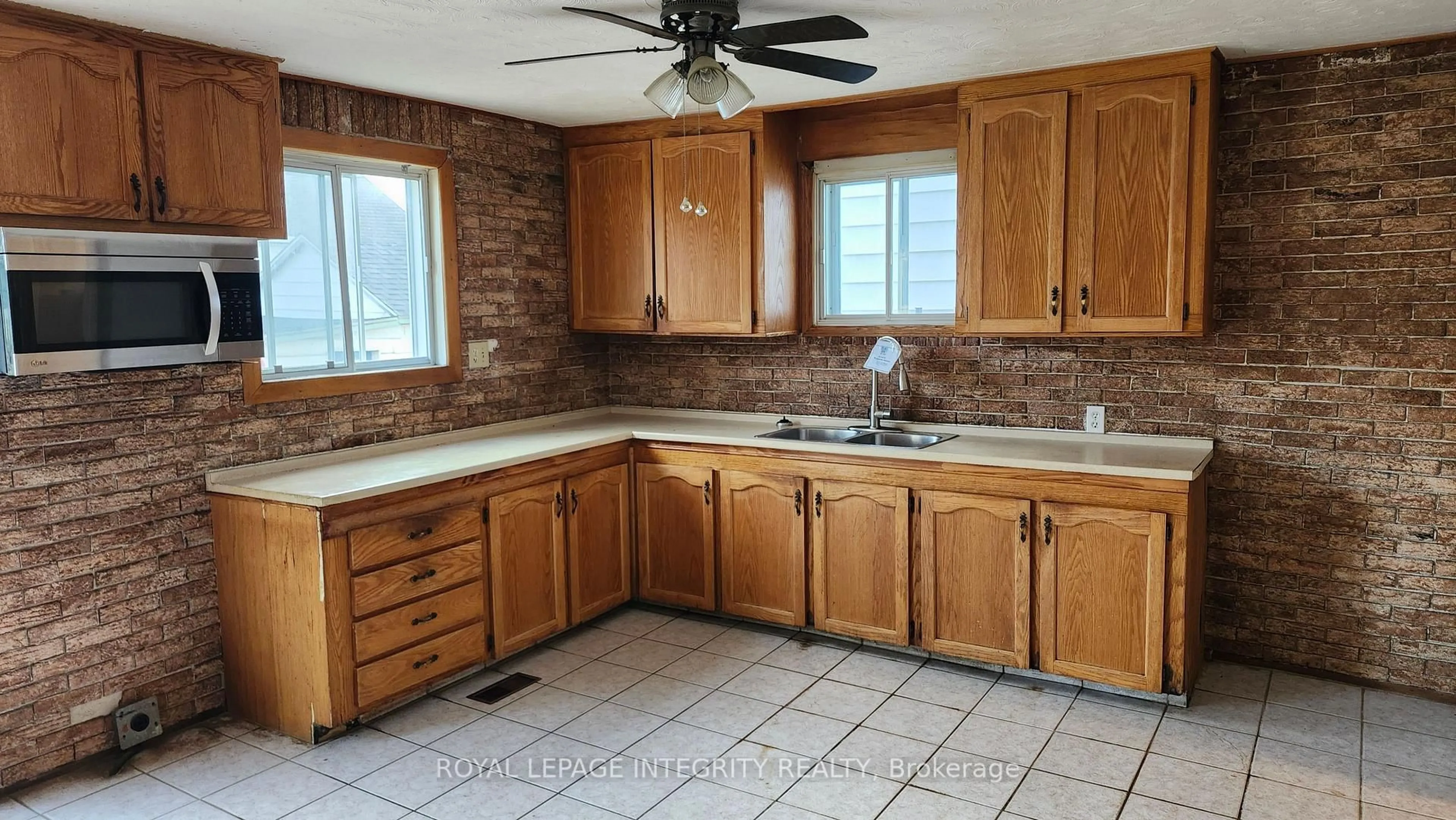 Standard kitchen, ceramic/tile floor for 360 9th St, Cornwall Ontario K6J 3A7