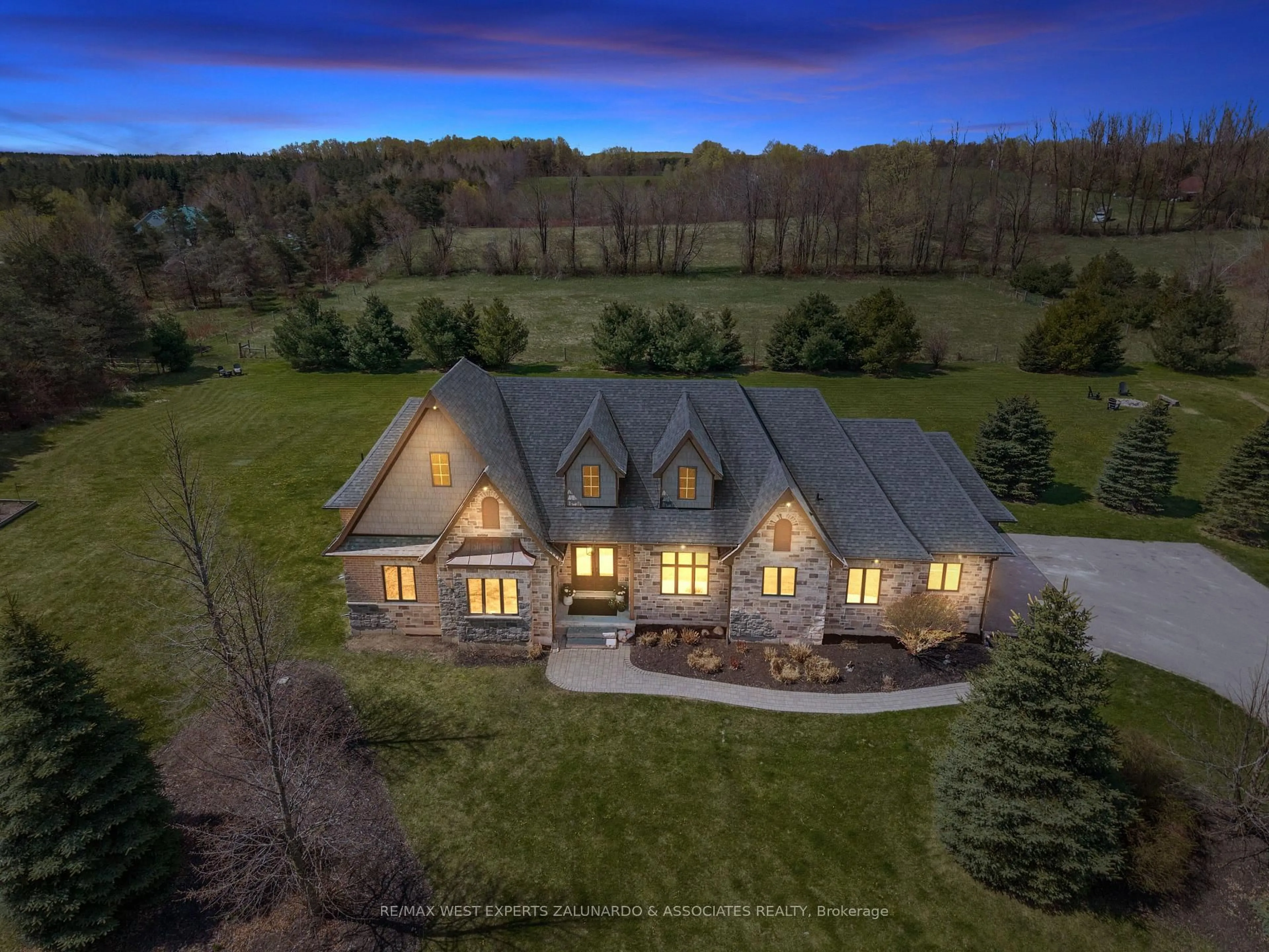 A pic from outside/outdoor area/front of a property/back of a property/a pic from drone, unknown for 5840 Tenth Line, Erin Ontario N0B 1T0