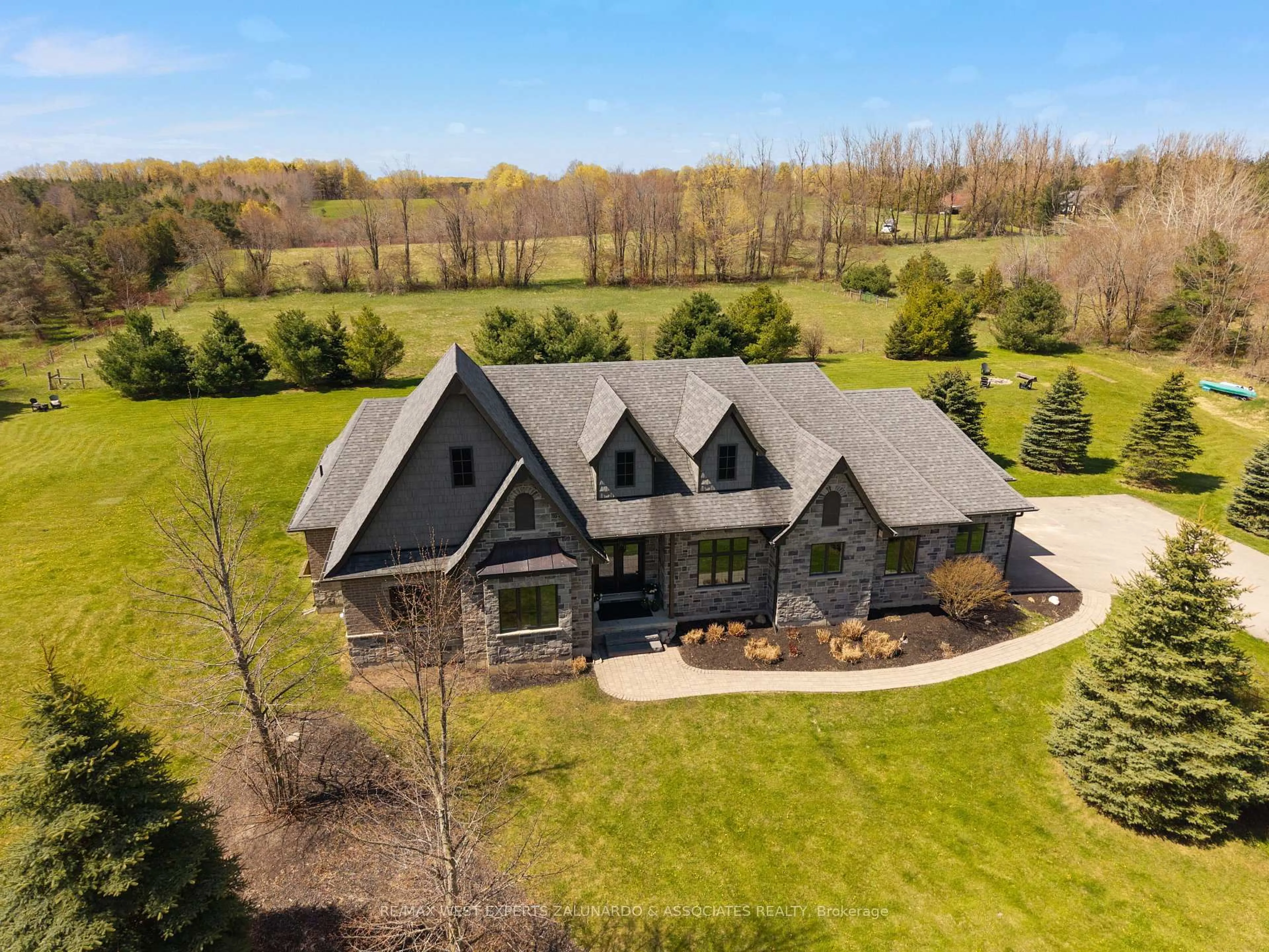 A pic from outside/outdoor area/front of a property/back of a property/a pic from drone, unknown for 5840 Tenth Line, Erin Ontario N0B 1T0