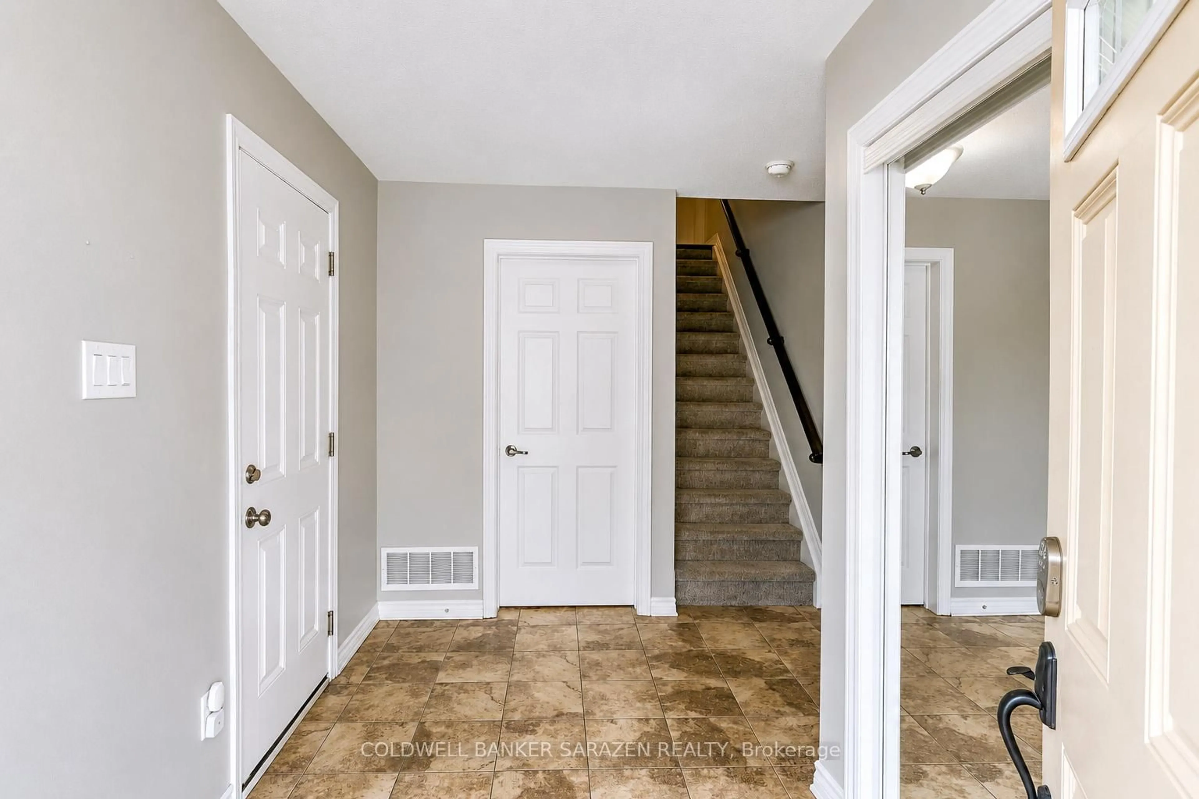 Indoor entryway for 534 Snow Goose St #534, Ottawa Ontario K2J 6C8