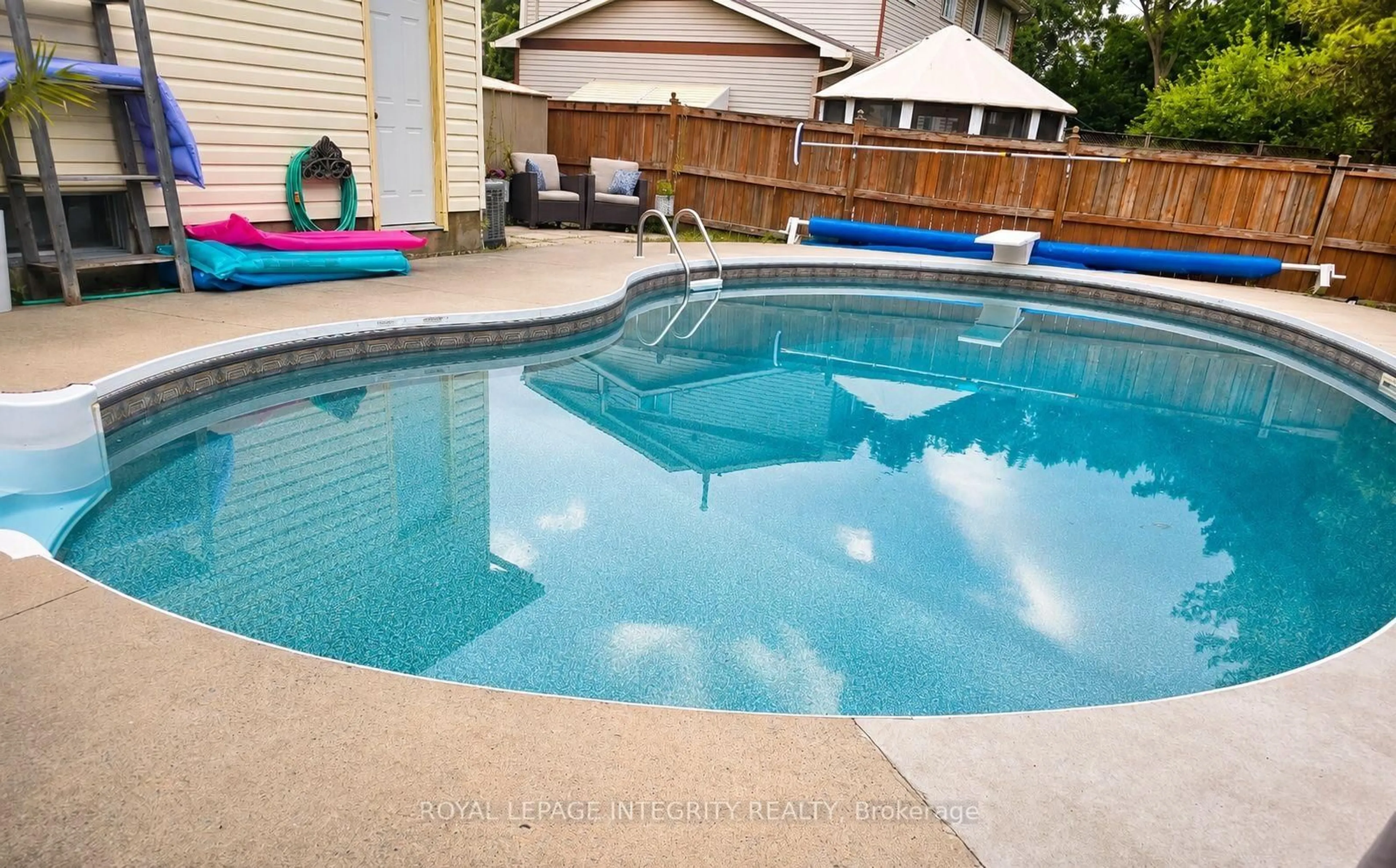 Pool for 776 Vinette Cres, Ottawa Ontario K1E 1W9