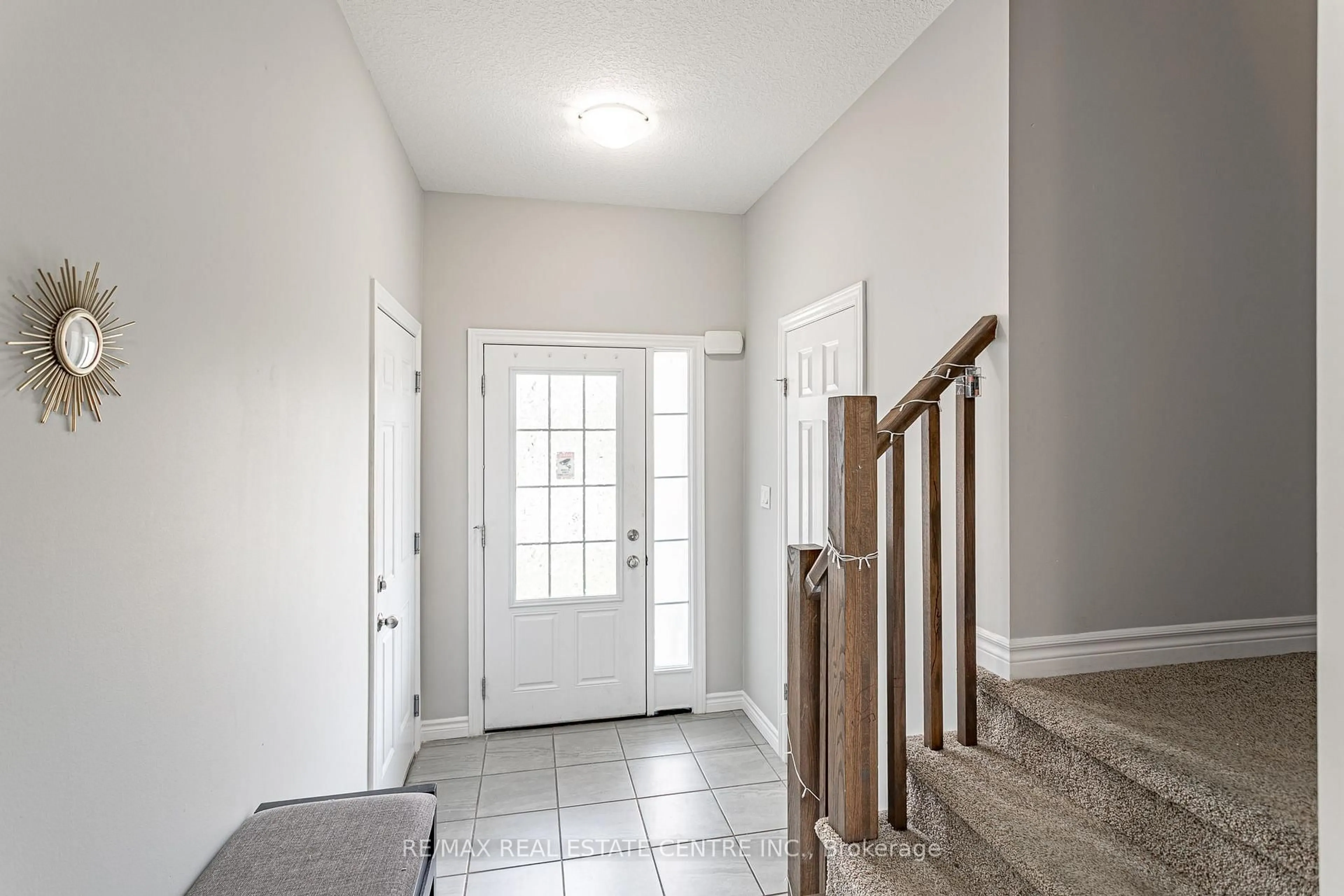 Indoor entryway for 1540 Dunkirk Ave, Woodstock Ontario N4T 0L1