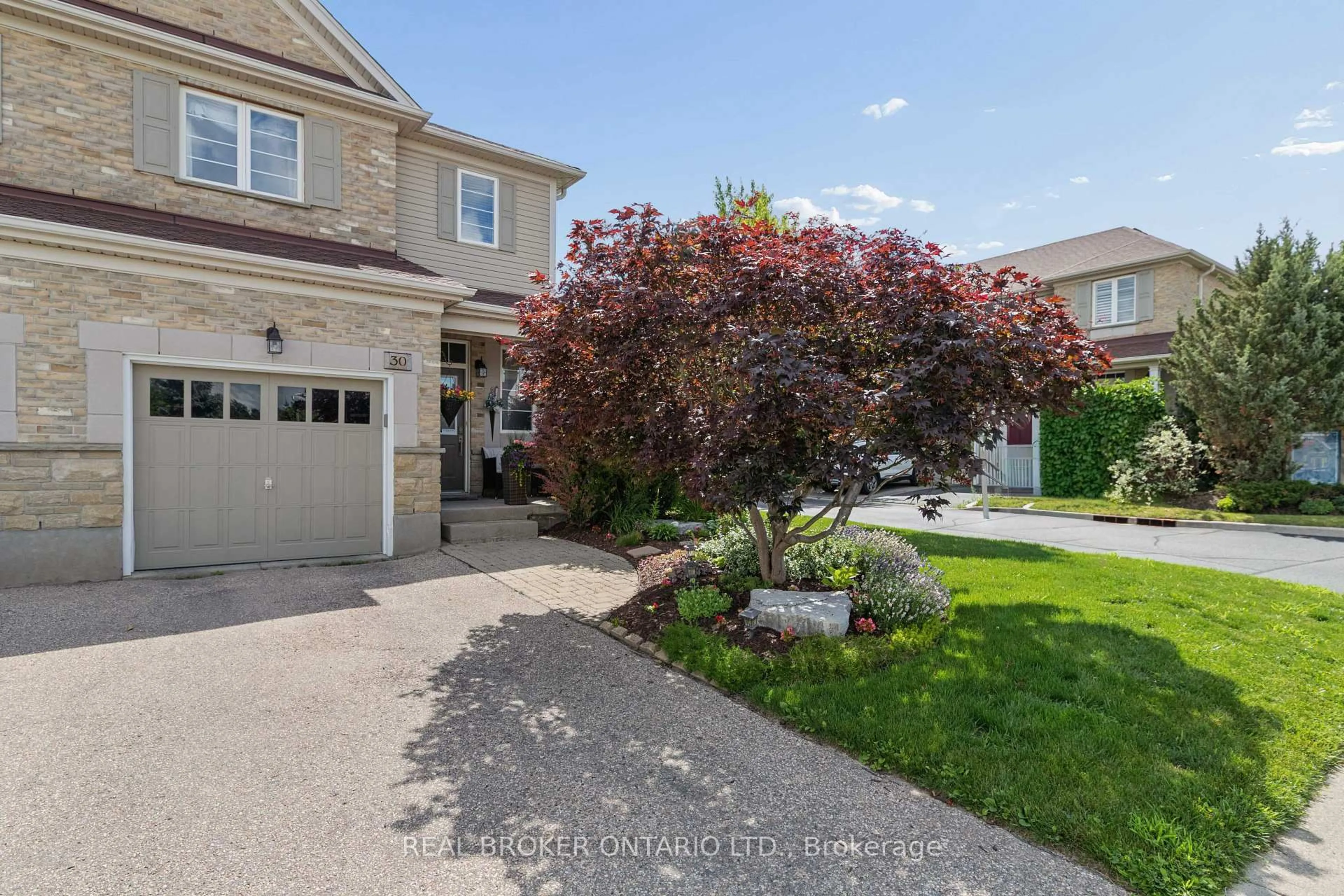 A pic from outside/outdoor area/front of a property/back of a property/a pic from drone, street for 30 Doon Mills Dr, Kitchener Ontario N2P 2W9