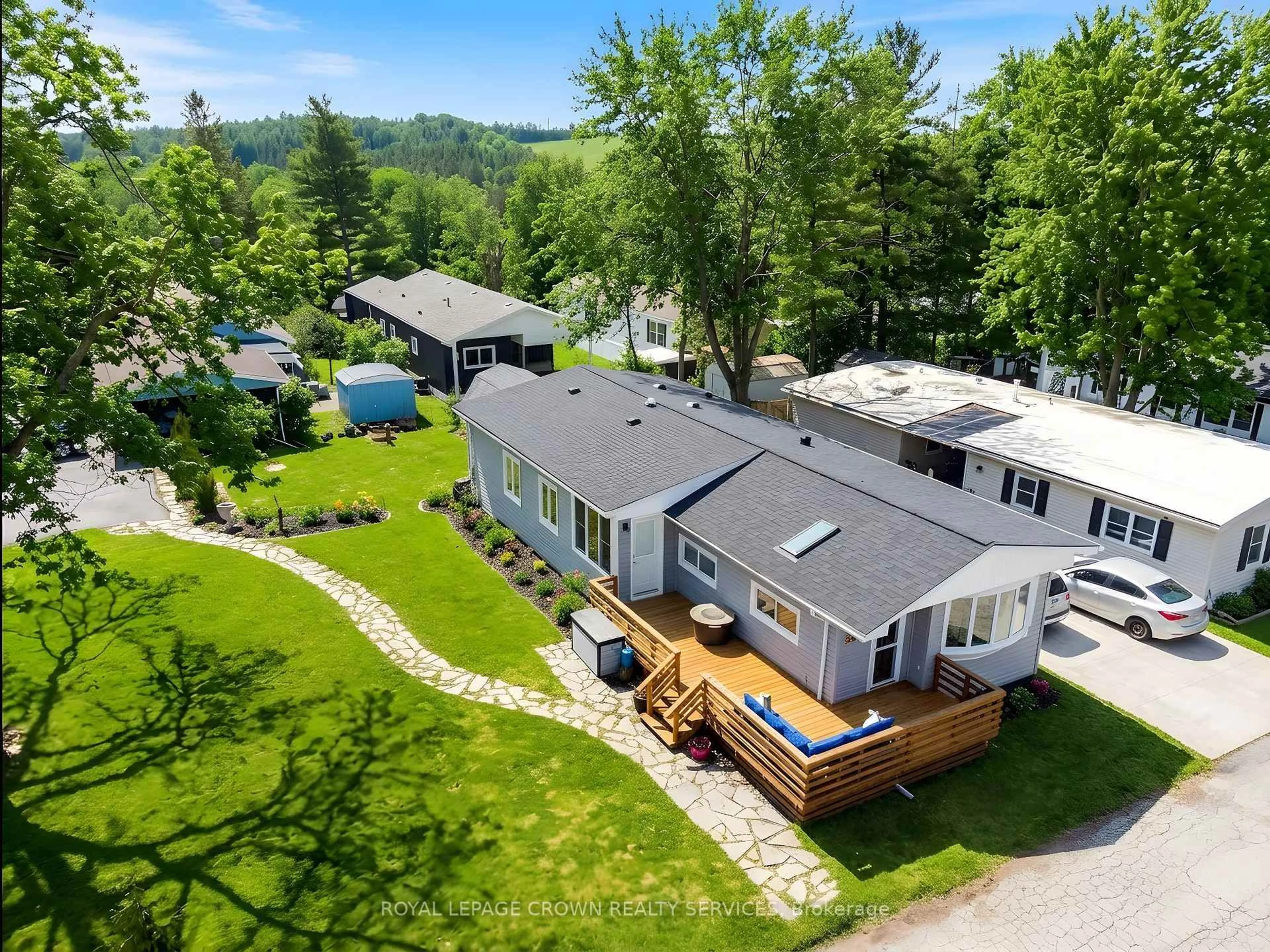 A pic from outside/outdoor area/front of a property/back of a property/a pic from drone, mountain view for 28 MacPherson Cres, Hamilton Ontario N0B 2J0