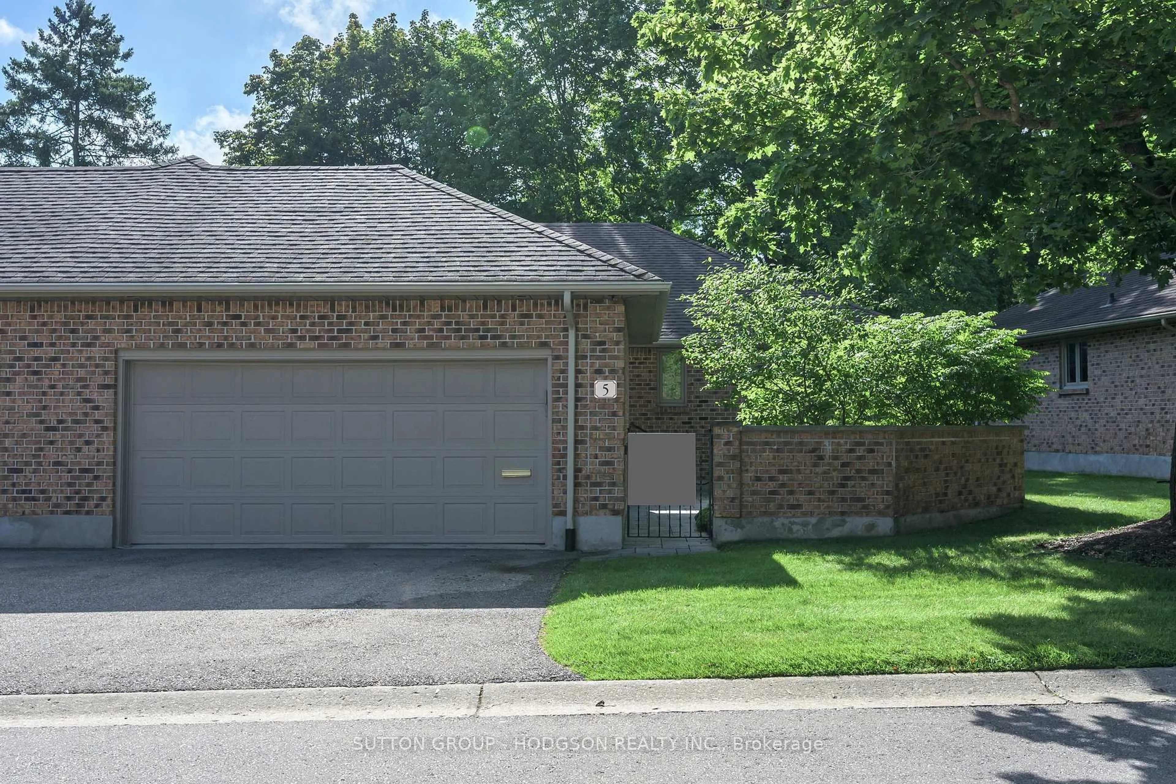 A pic from outside/outdoor area/front of a property/back of a property/a pic from drone, street for 1443 Commissioners Rd #5, London South Ontario N6K 1E2