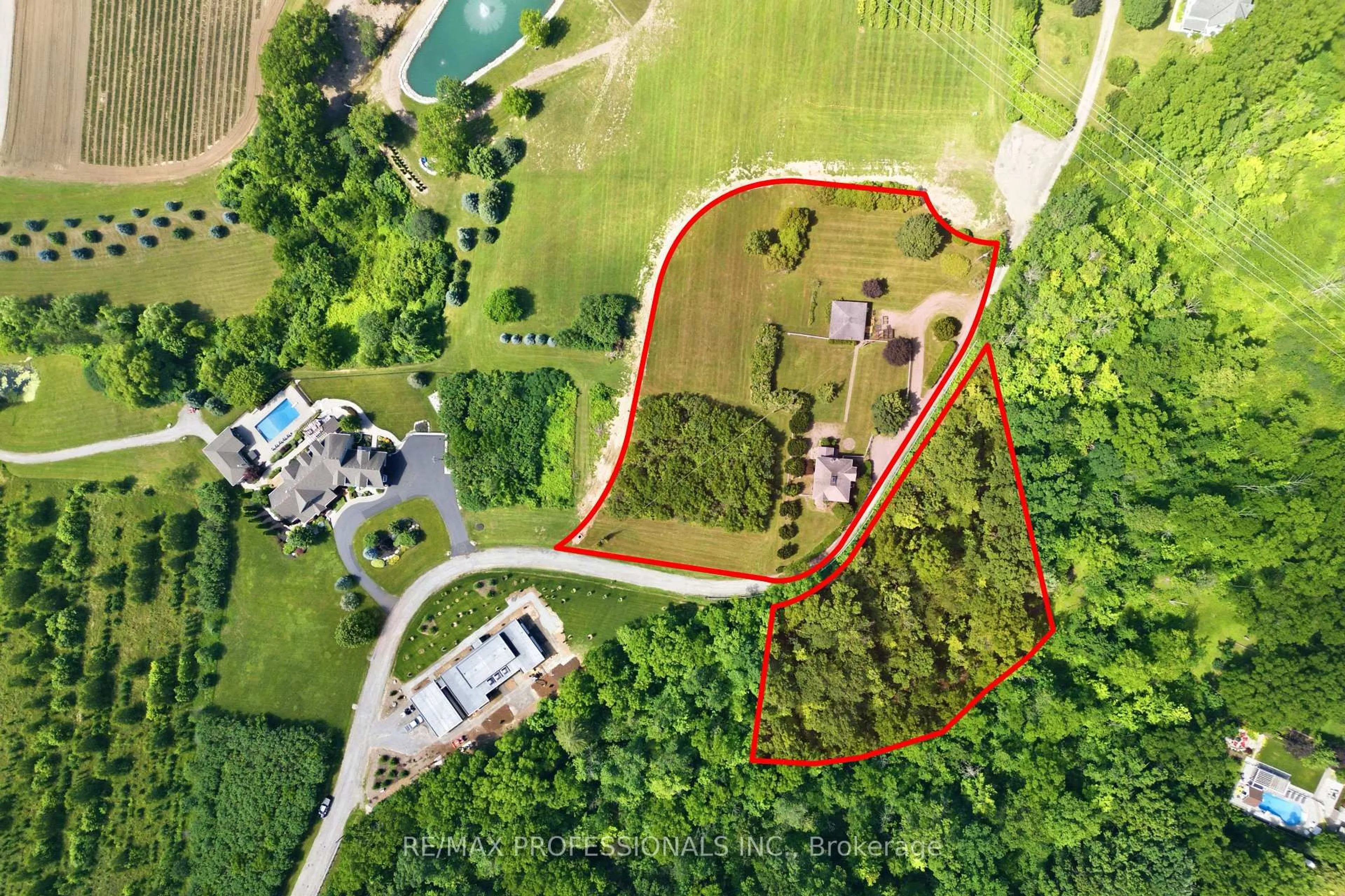 A pic from outside/outdoor area/front of a property/back of a property/a pic from drone, water/lake/river/ocean view for 3155 Tallman Dr, Lincoln Ontario L0R 2C0