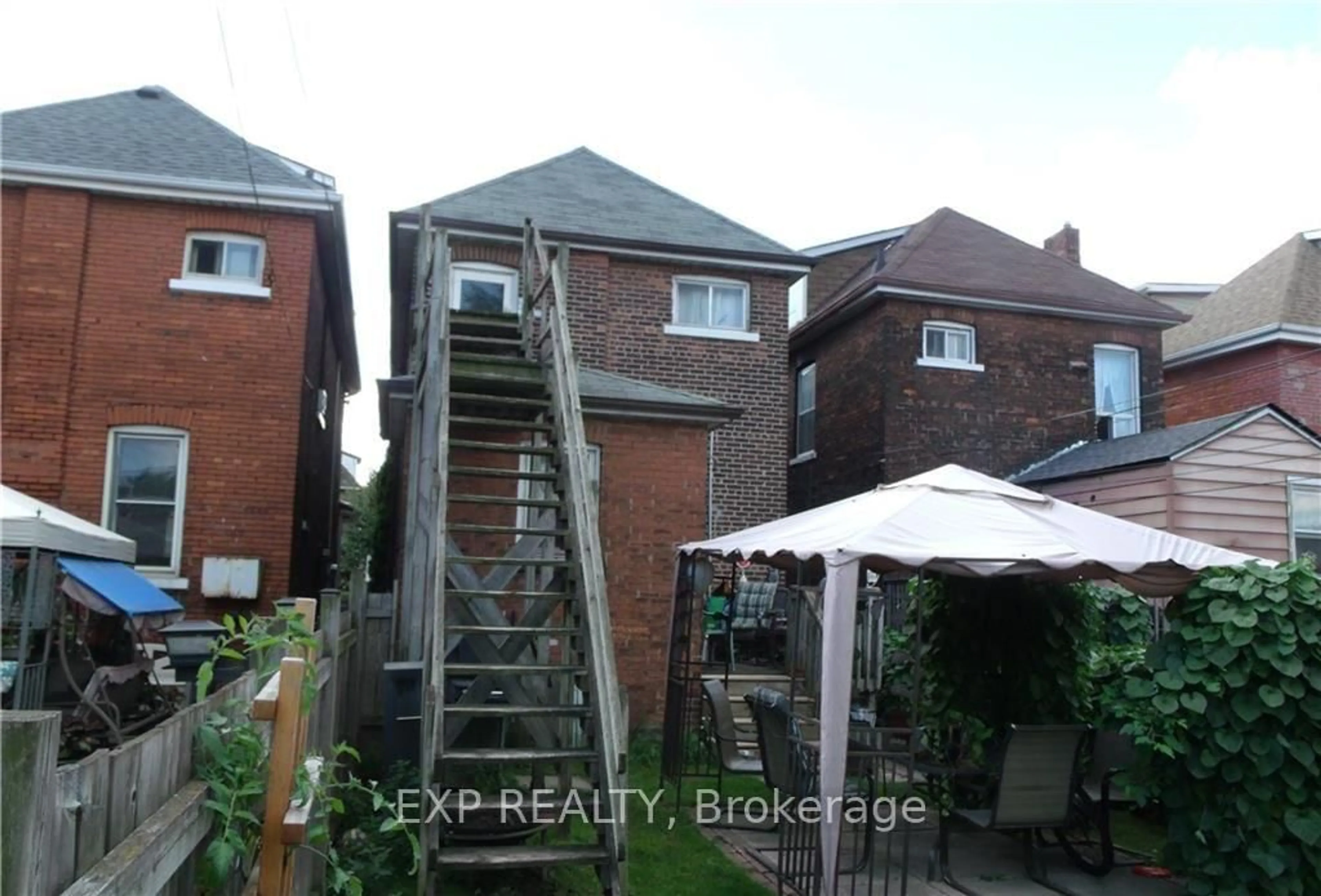 A pic from outside/outdoor area/front of a property/back of a property/a pic from drone, street for 47 Nightingale St, Hamilton Ontario L8L 1R7