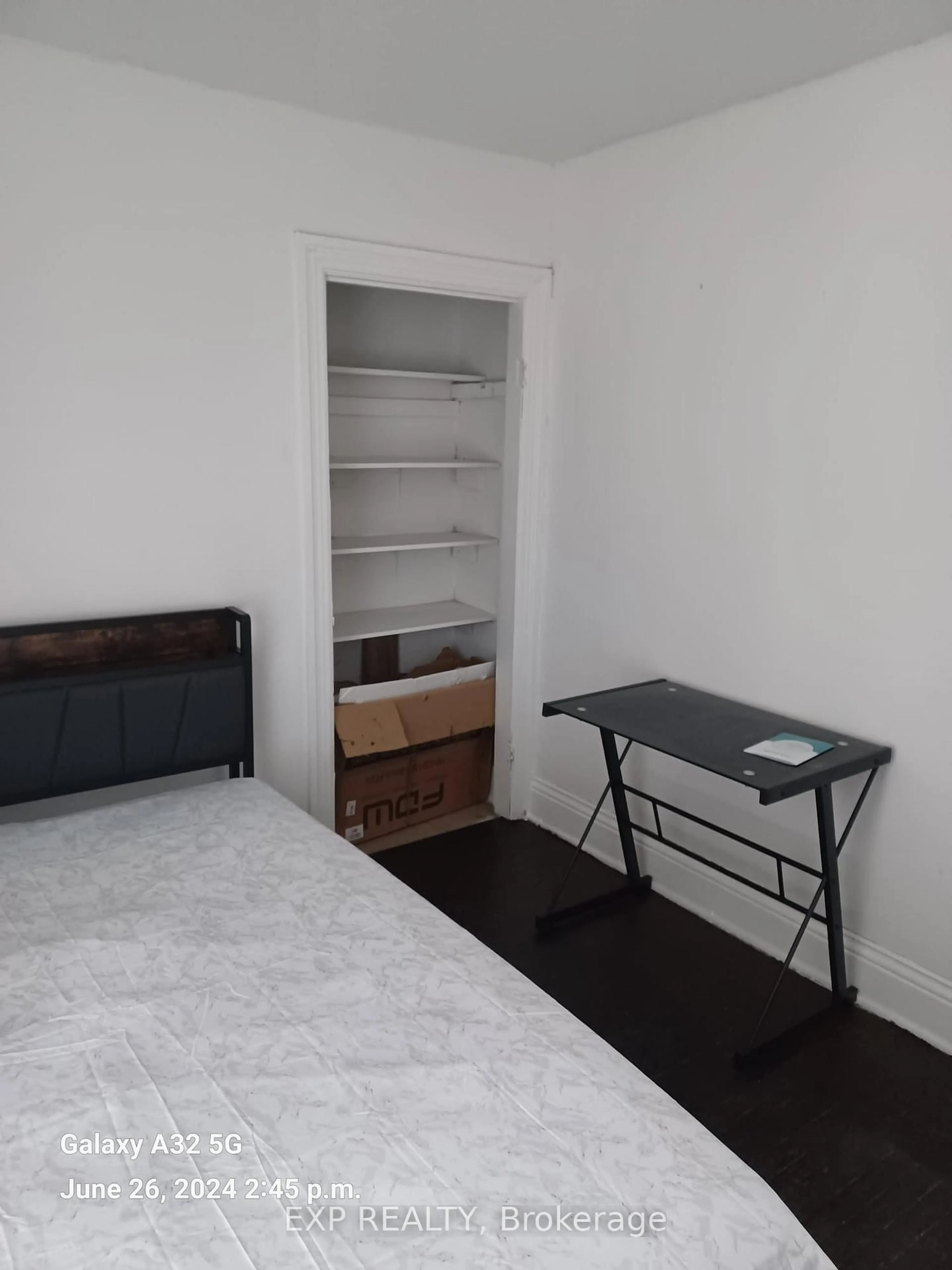 A pic of a room for 47 Nightingale St, Hamilton Ontario L8L 1R7
