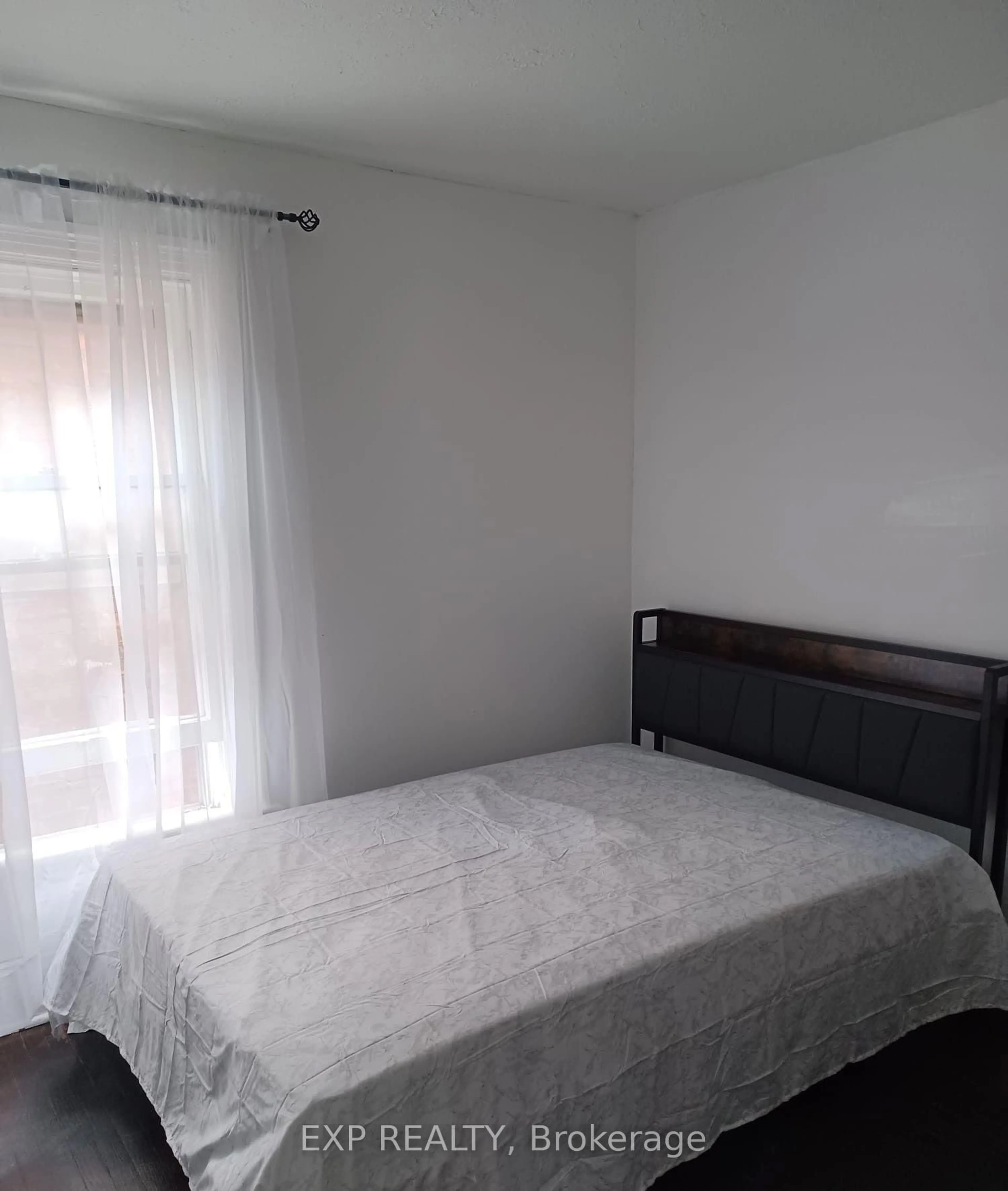 A pic of a room for 47 Nightingale St, Hamilton Ontario L8L 1R7