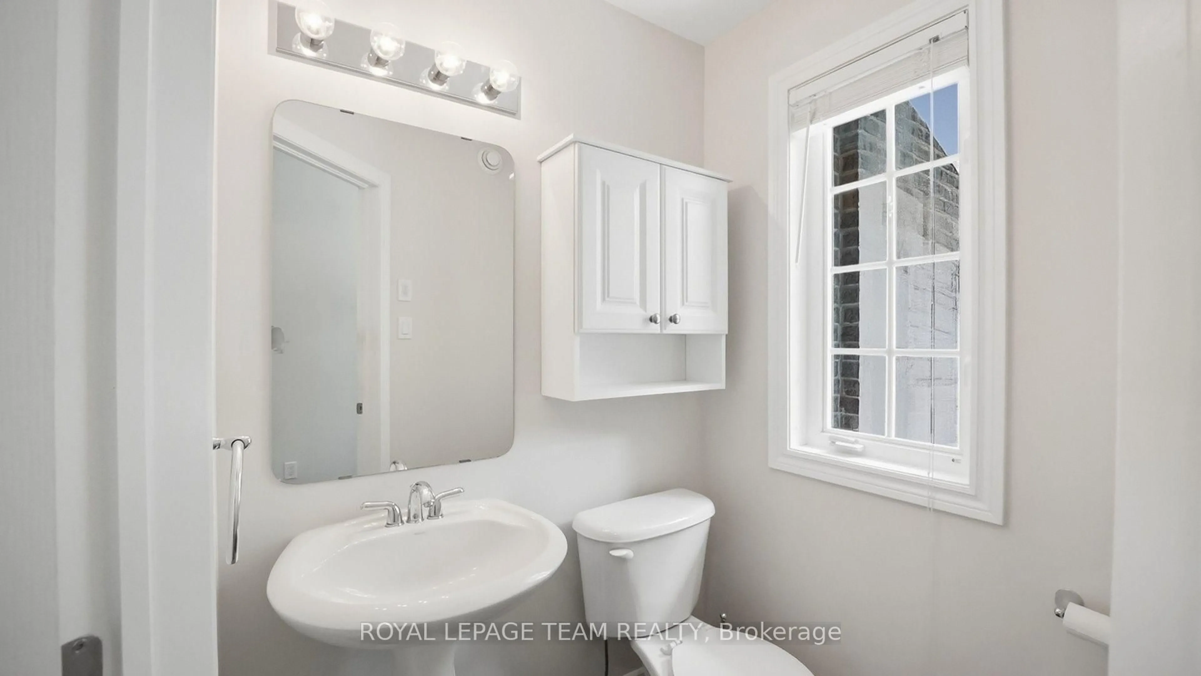 Standard bathroom, ceramic/tile floor for 239 Tandalee Cres, Ottawa Ontario K2M 0A2