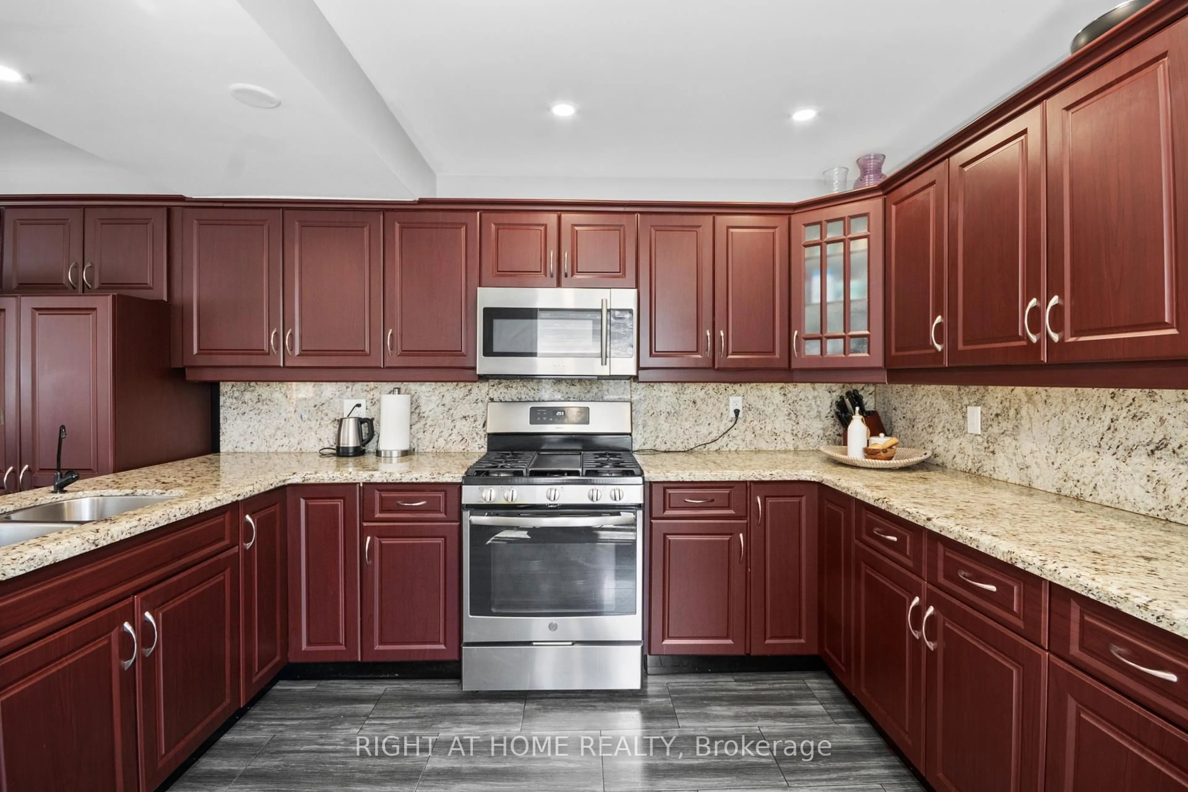 Unknown for 14 Duncan Cres, London East Ontario N5V 4E8