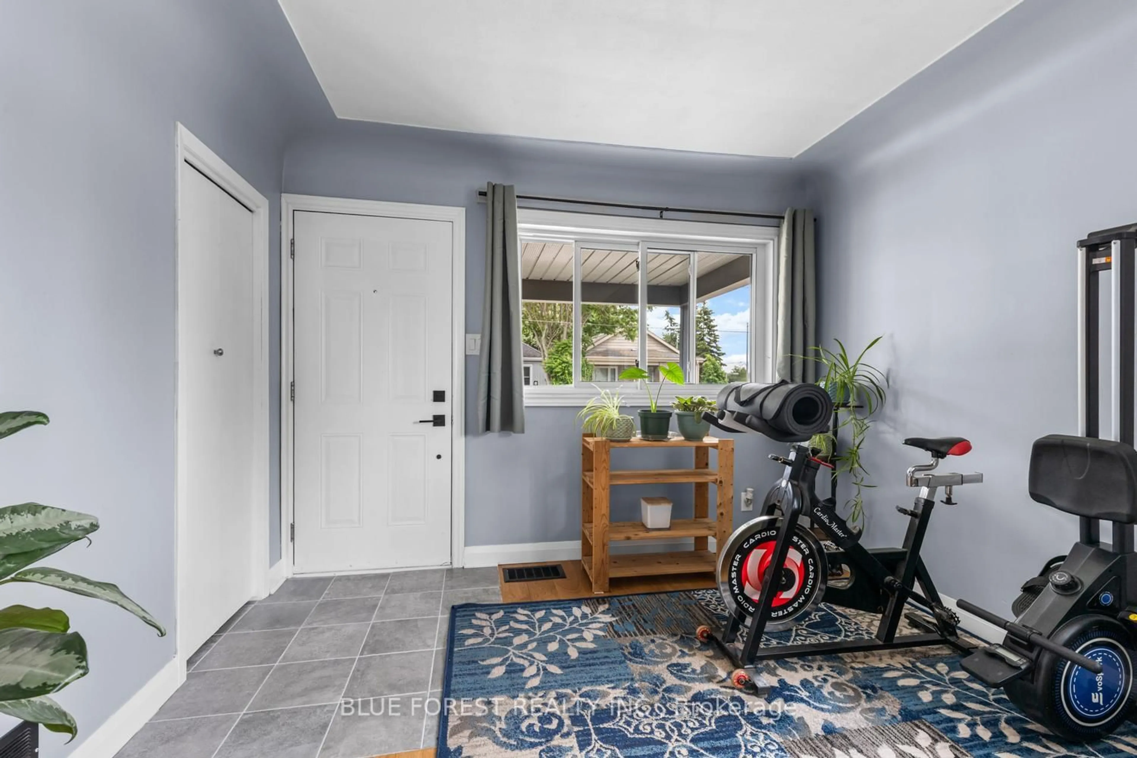 Indoor entryway for 129 Giles St, London East Ontario N5Z 2V8