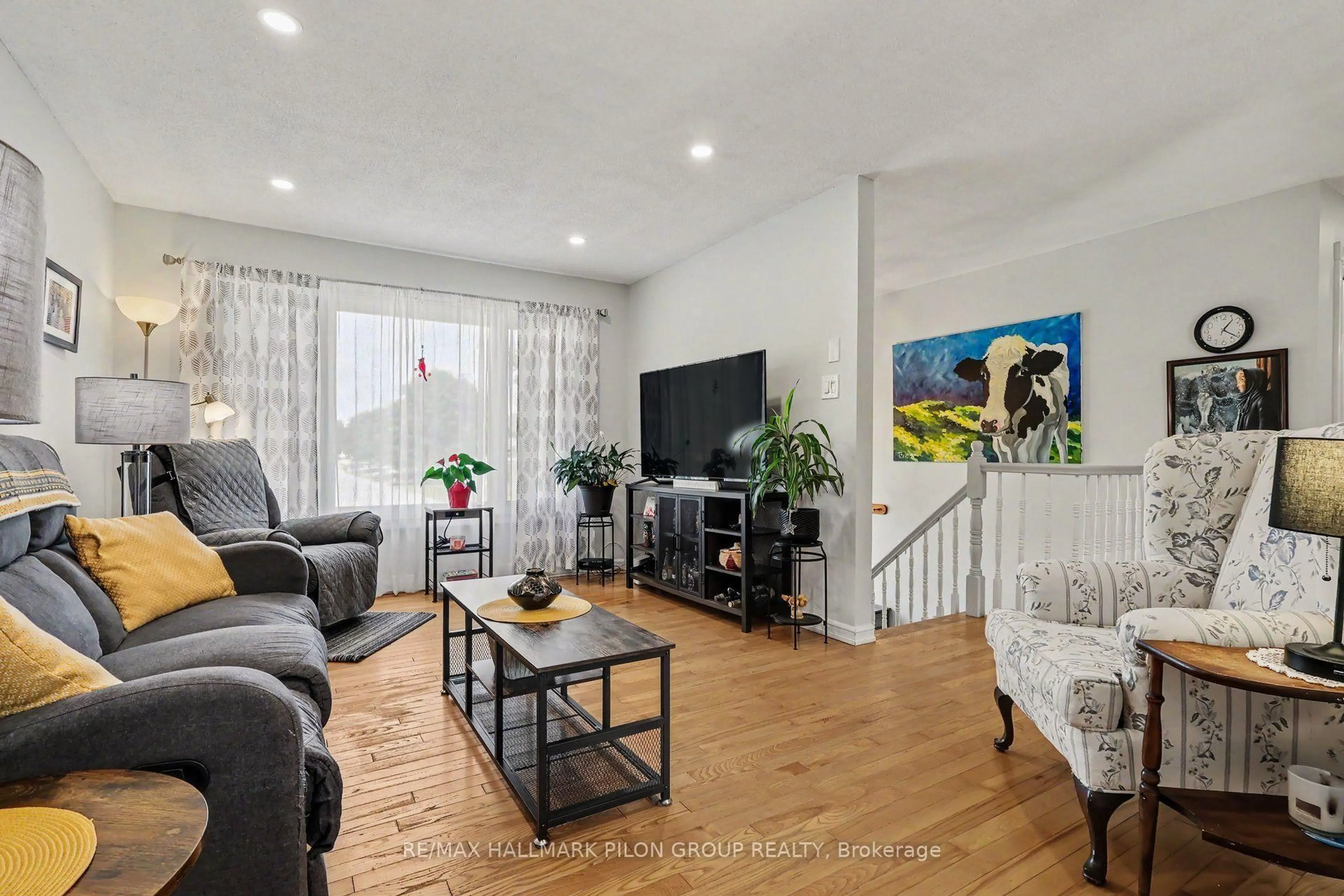 Living room with furniture, unknown for 965 Cote St, Clarence-Rockland Ontario K4K 1J6
