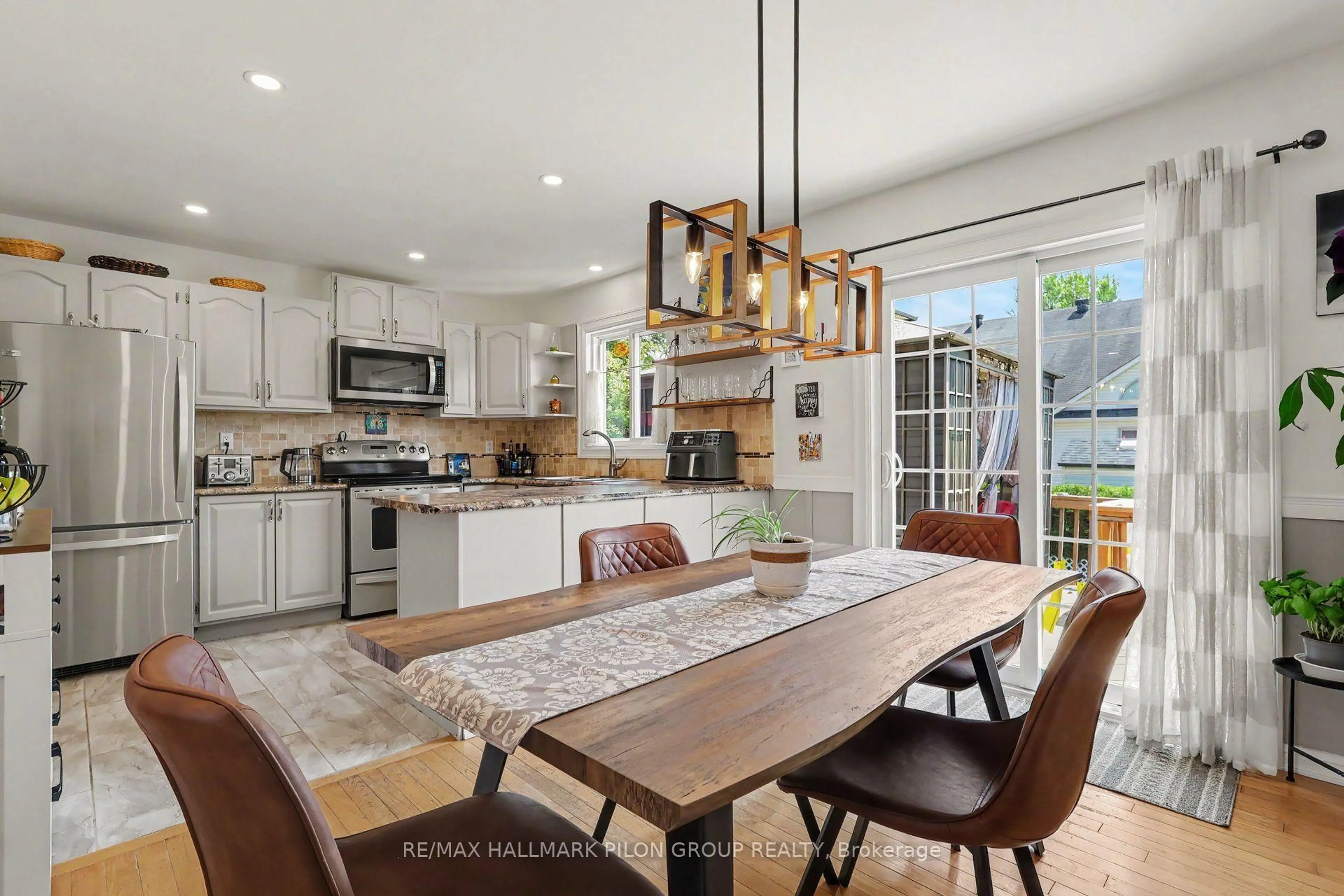 Open concept kitchen, unknown for 965 Cote St, Clarence-Rockland Ontario K4K 1J6