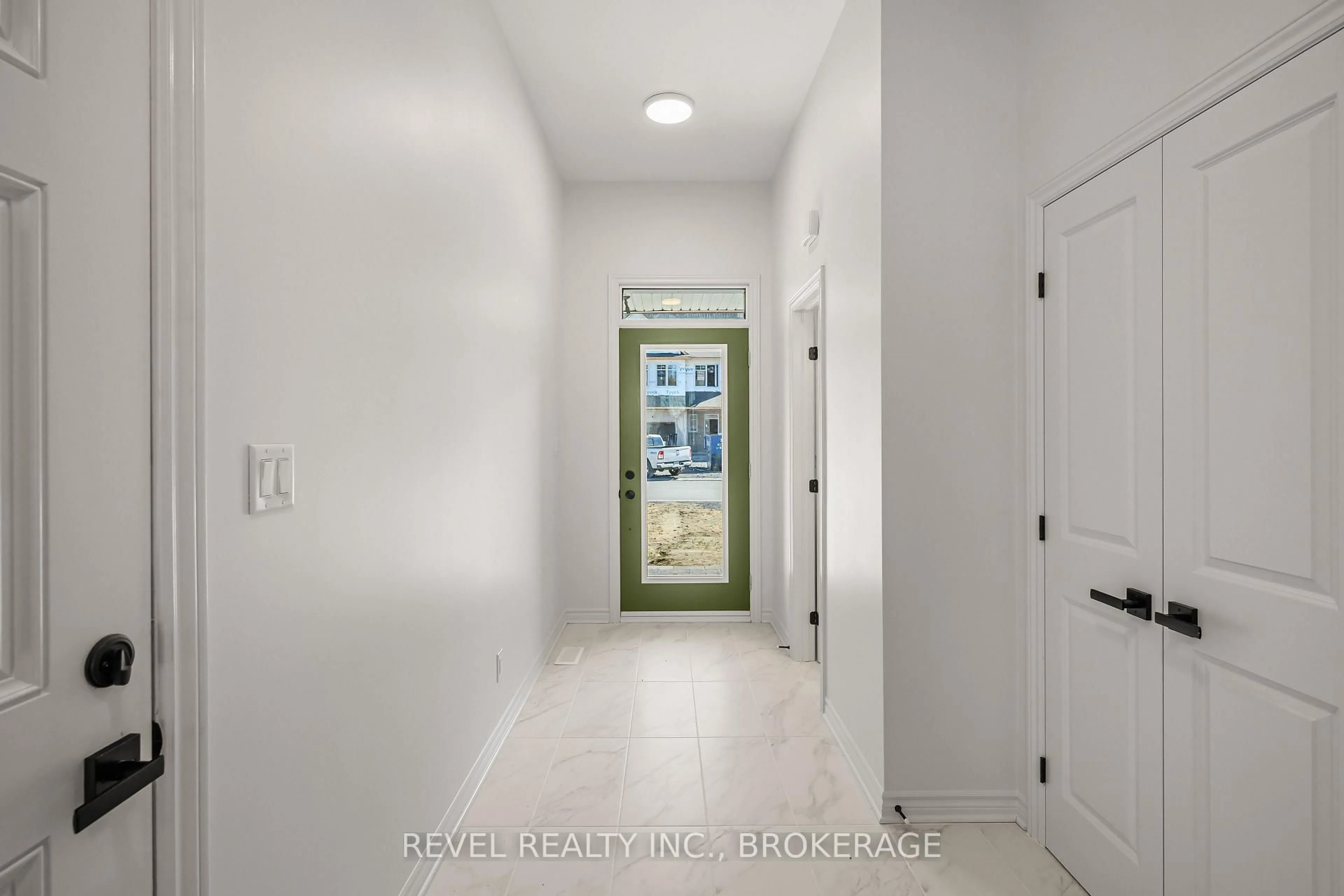 Indoor entryway for 332 Dockside Dr, Kingston Ontario K7K 0L6