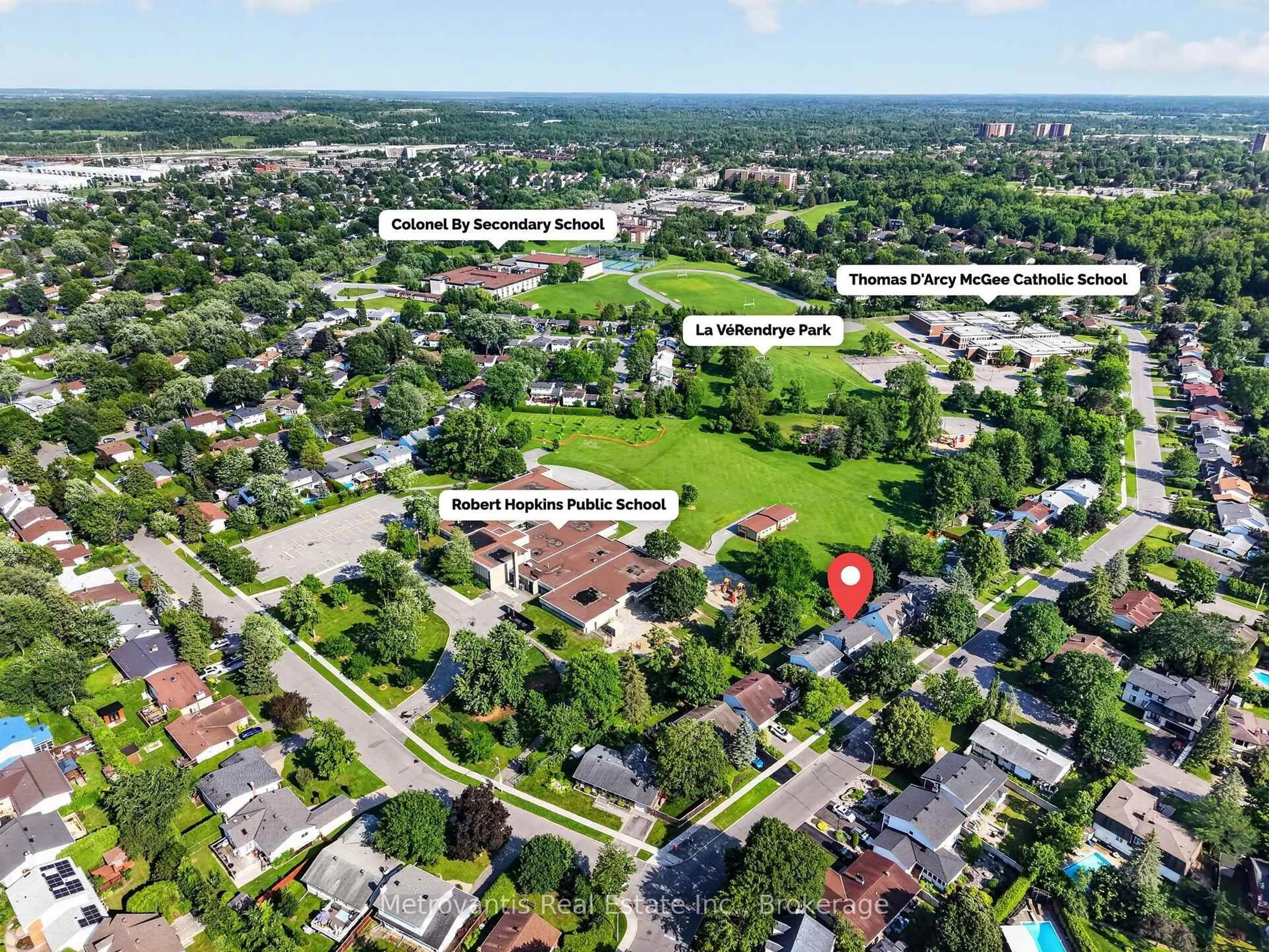 A pic from outside/outdoor area/front of a property/back of a property/a pic from drone, unknown for 607 Laverendrye Dr, Ottawa Ontario K1J 7C2