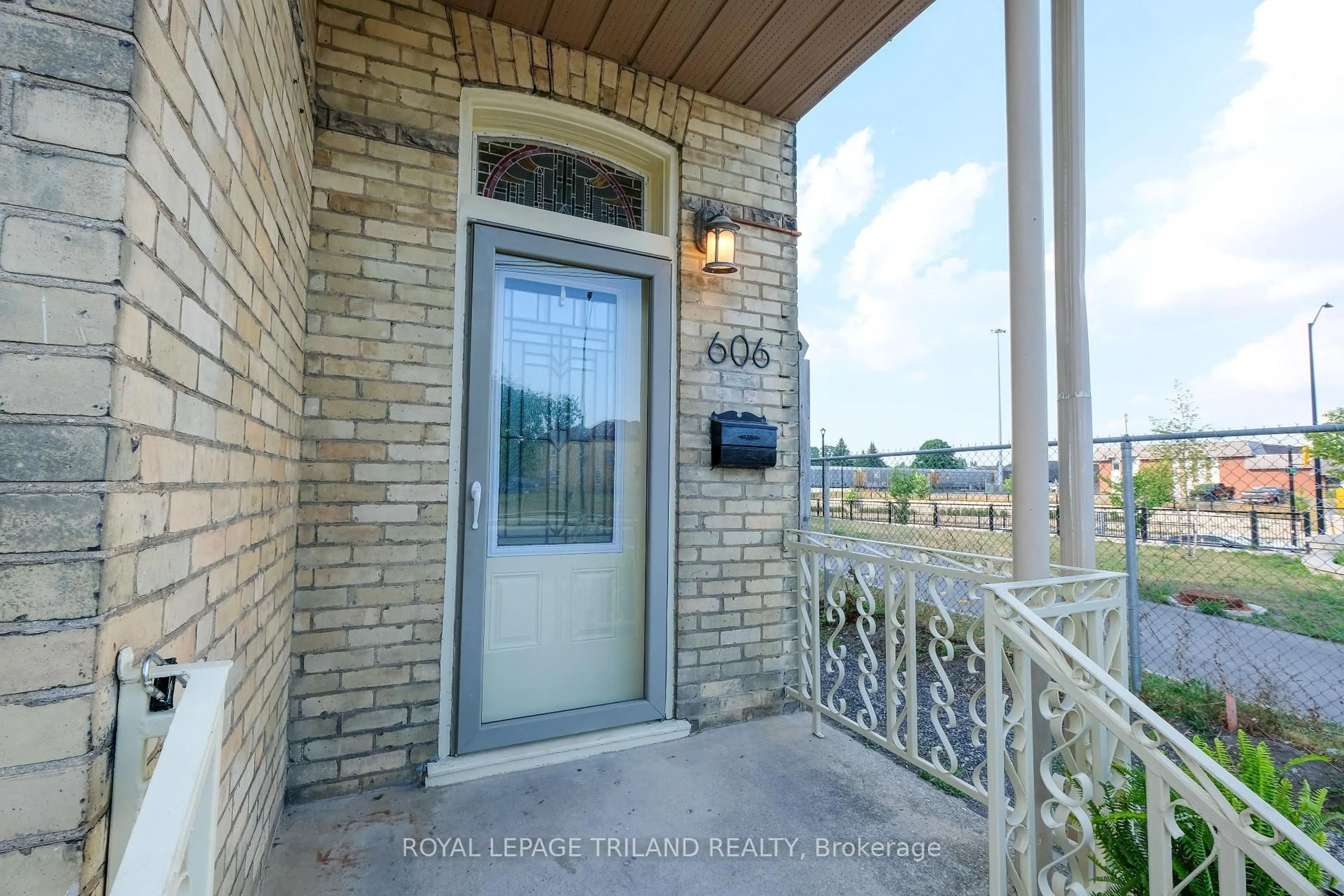 Indoor entryway for 606 Central Ave, London East Ontario N6B 2G4