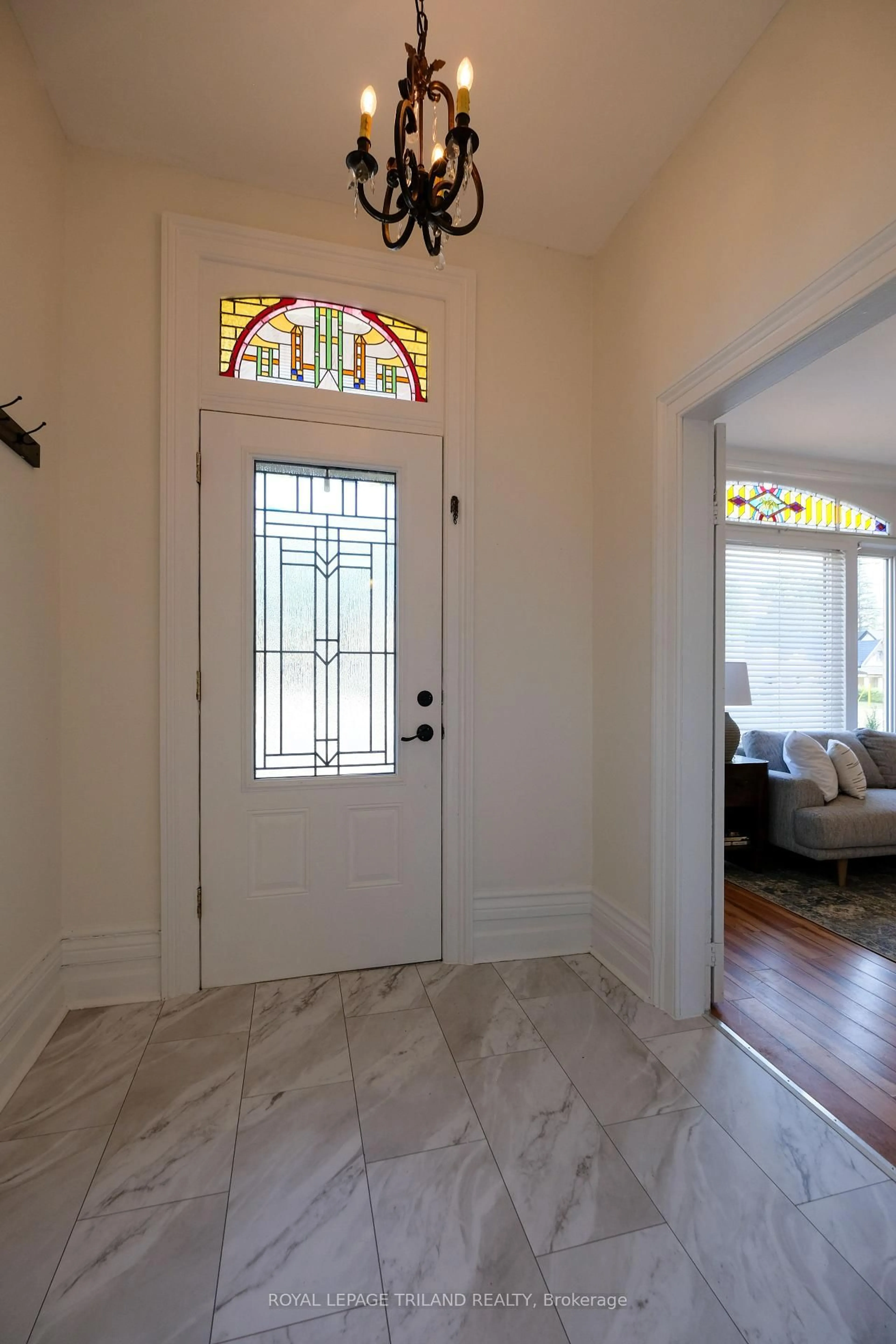 Indoor entryway for 606 Central Ave, London East Ontario N6B 2G4