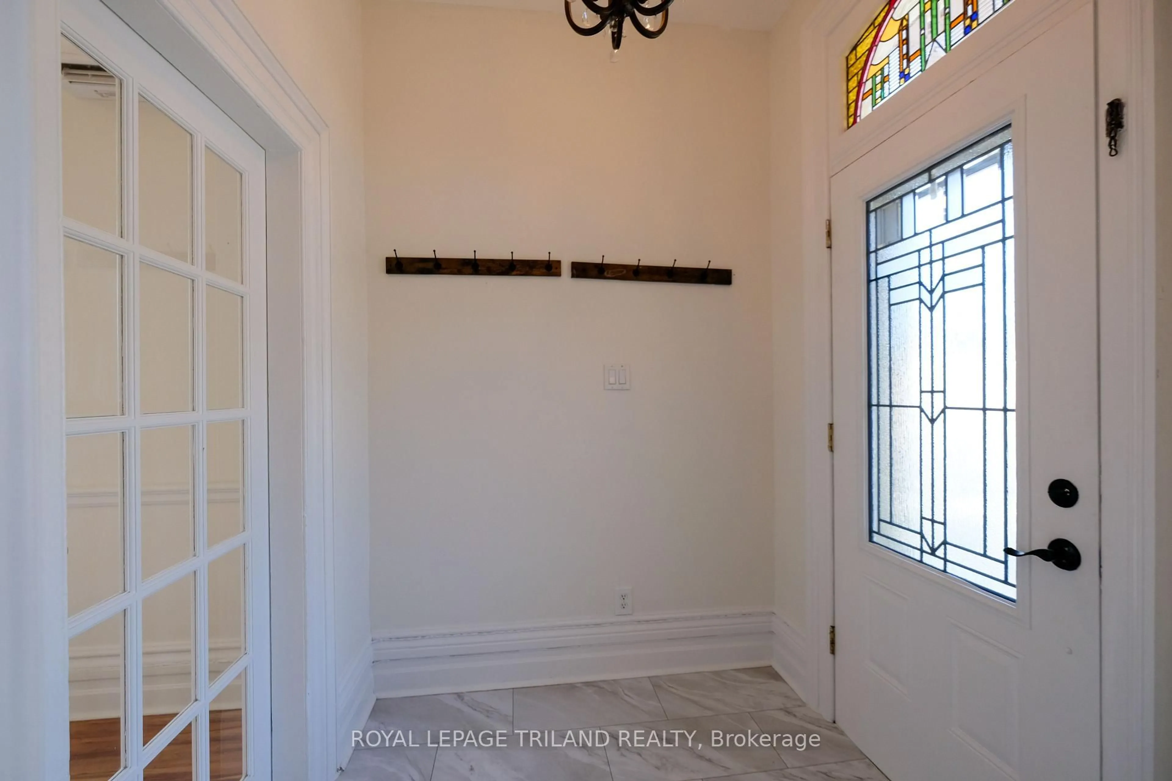 Indoor entryway for 606 Central Ave, London East Ontario N6B 2G4