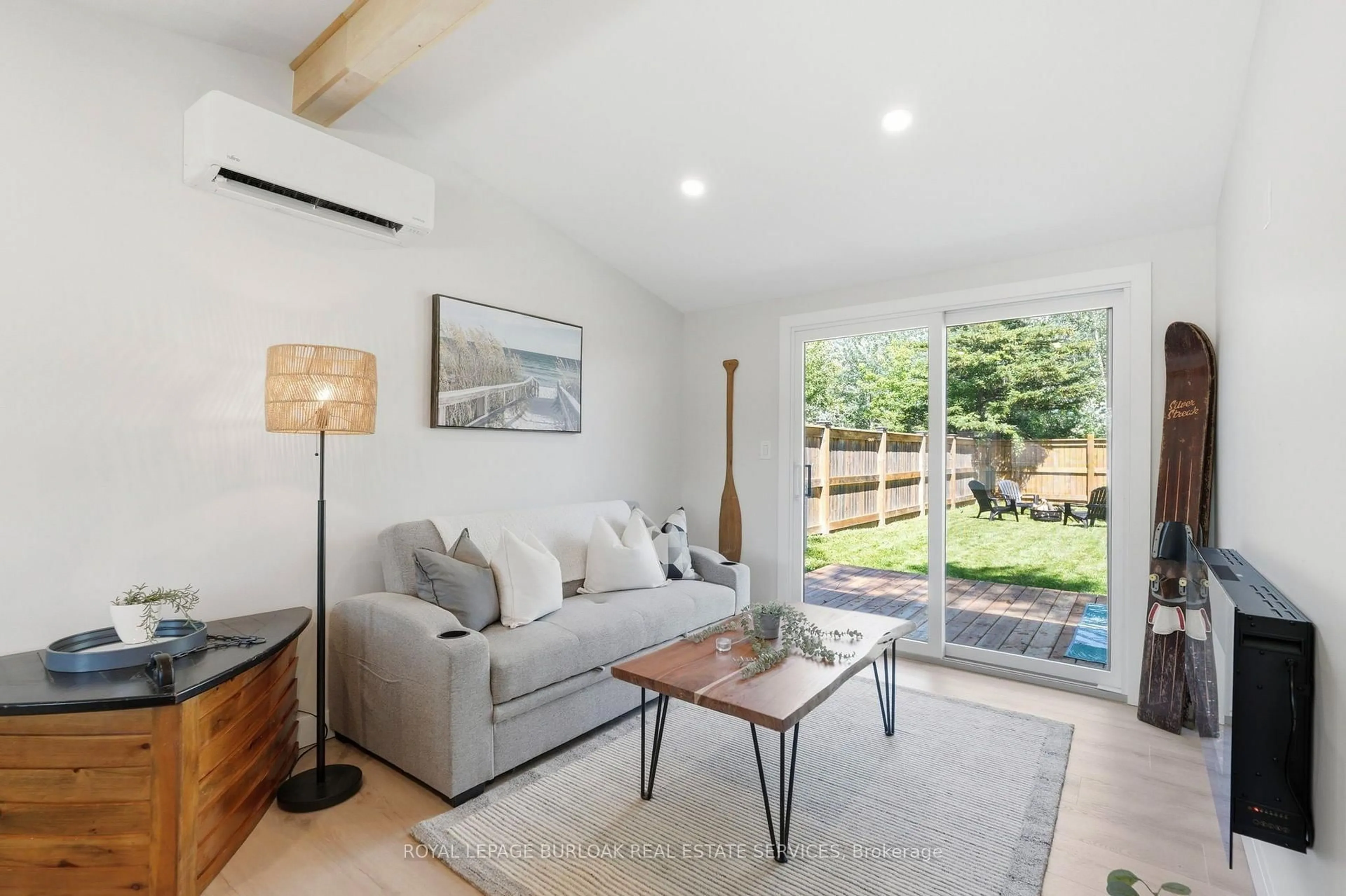 Living room with furniture, unknown for 16 Westmoreland Lane, Haldimand Ontario N0A 1P0