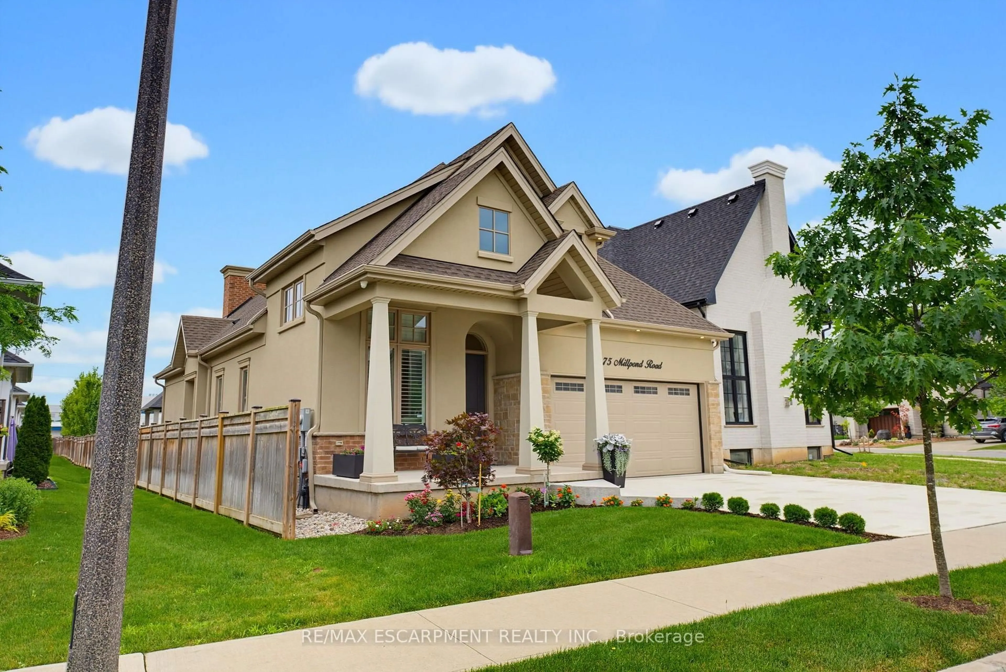Home with vinyl exterior material, street for 75 Millpond Rd, Niagara-on-the-Lake Ontario L0S 1J0