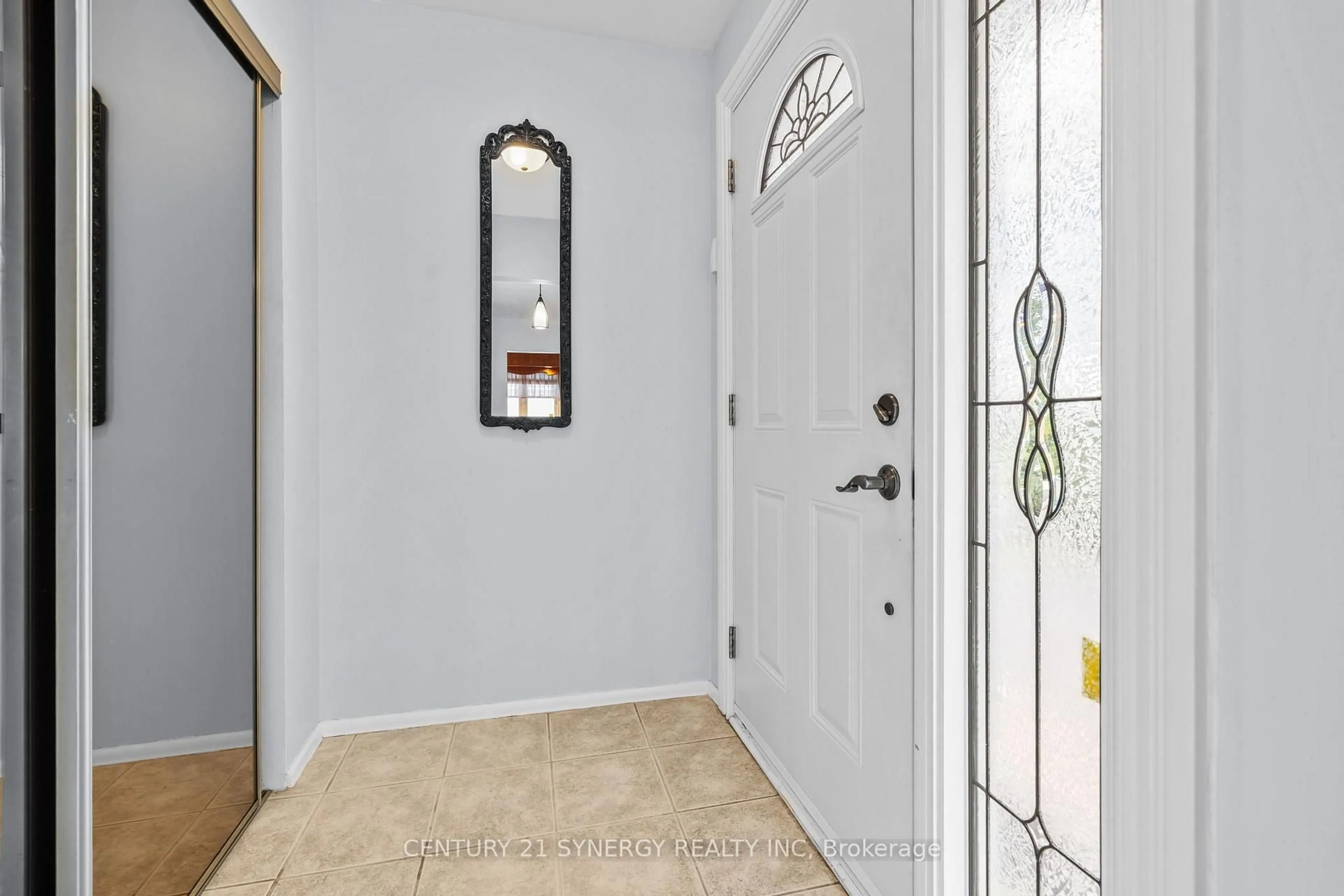 Indoor entryway for 2201 Haig Dr, Ottawa Ontario K1G 2L3