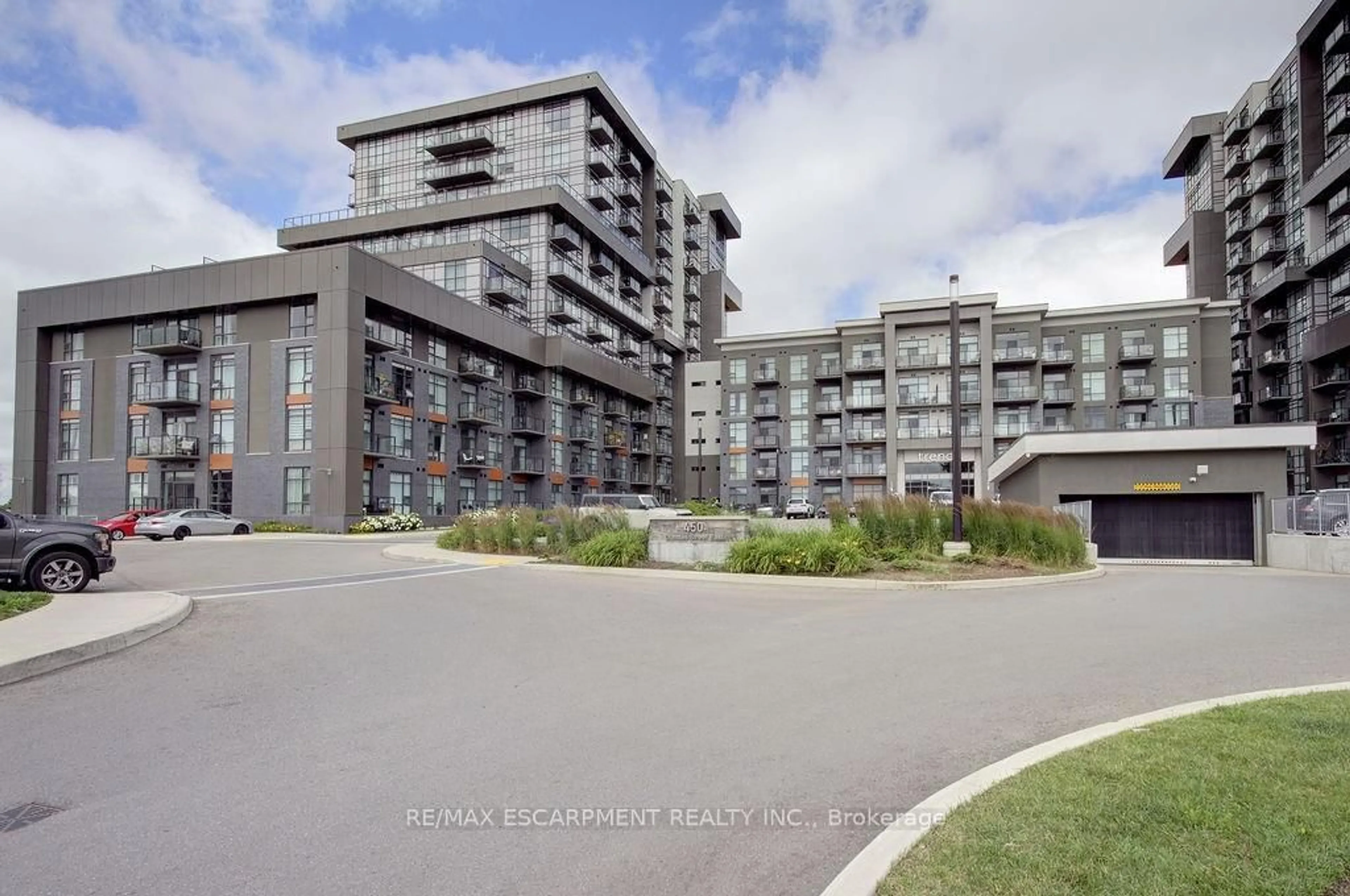A pic from outside/outdoor area/front of a property/back of a property/a pic from drone, unknown for 450 Dundas St #110, Hamilton Ontario L8B 0L7