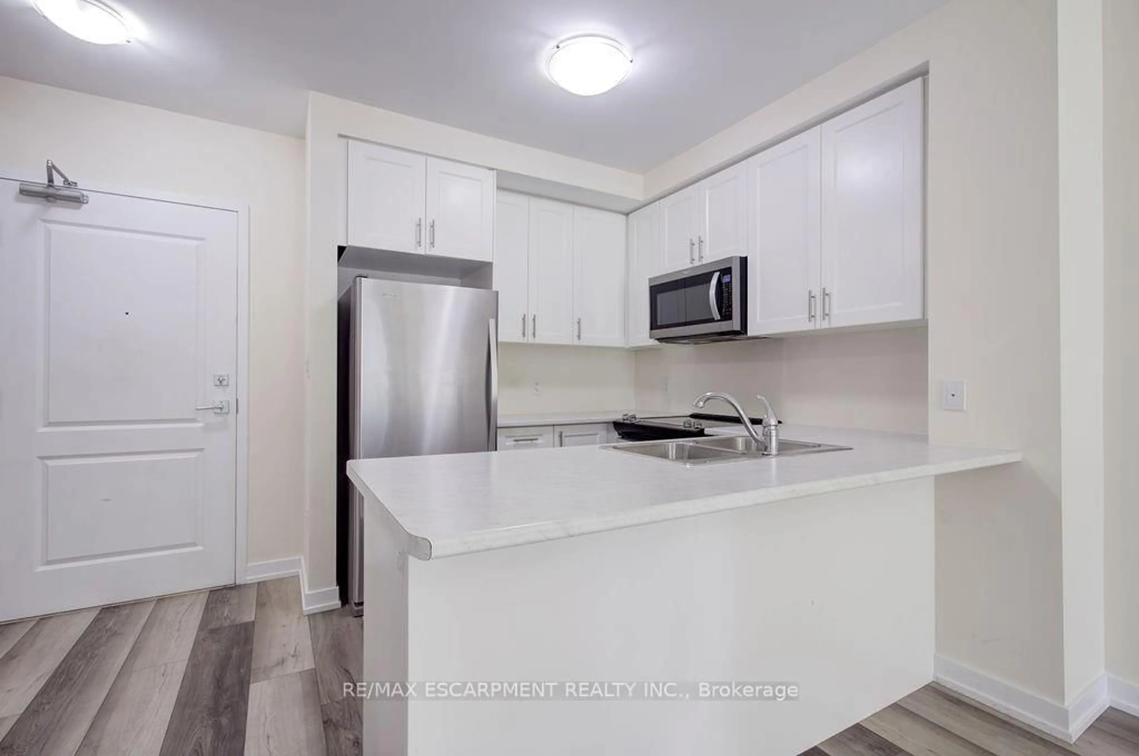 Standard kitchen, unknown for 450 Dundas St #110, Hamilton Ontario L8B 0L7
