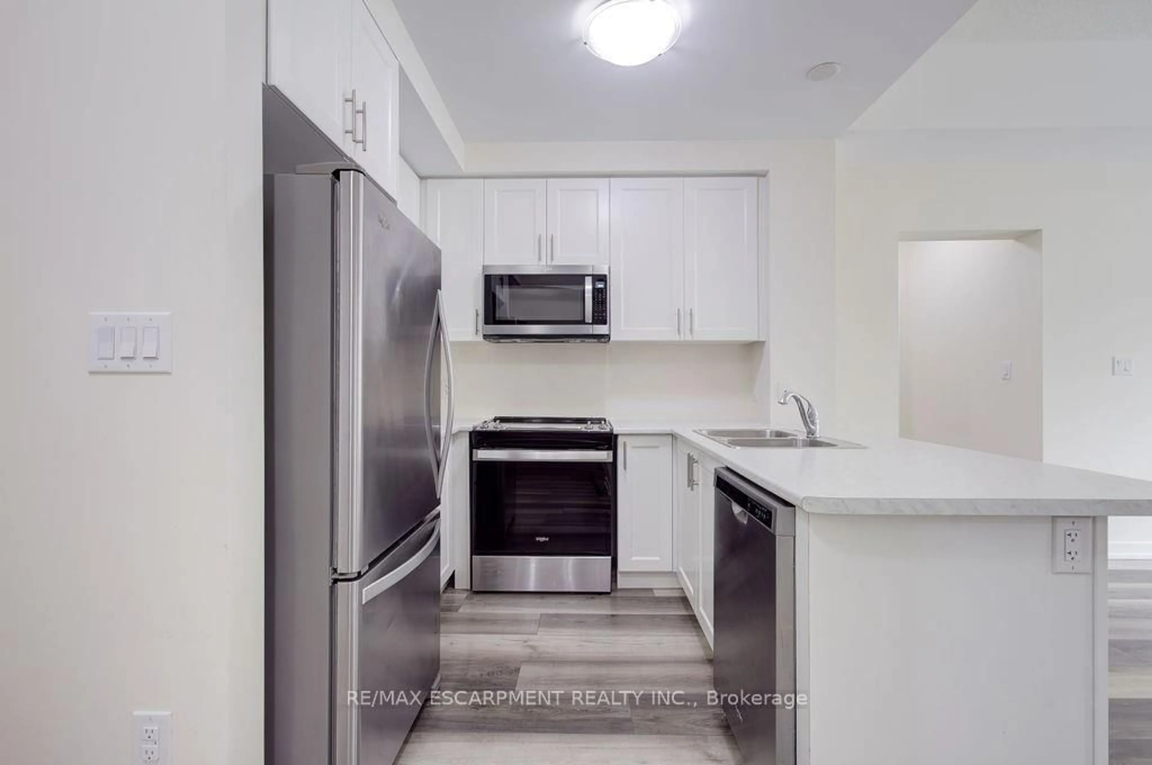 Standard kitchen, unknown for 450 Dundas St #110, Hamilton Ontario L8B 0L7