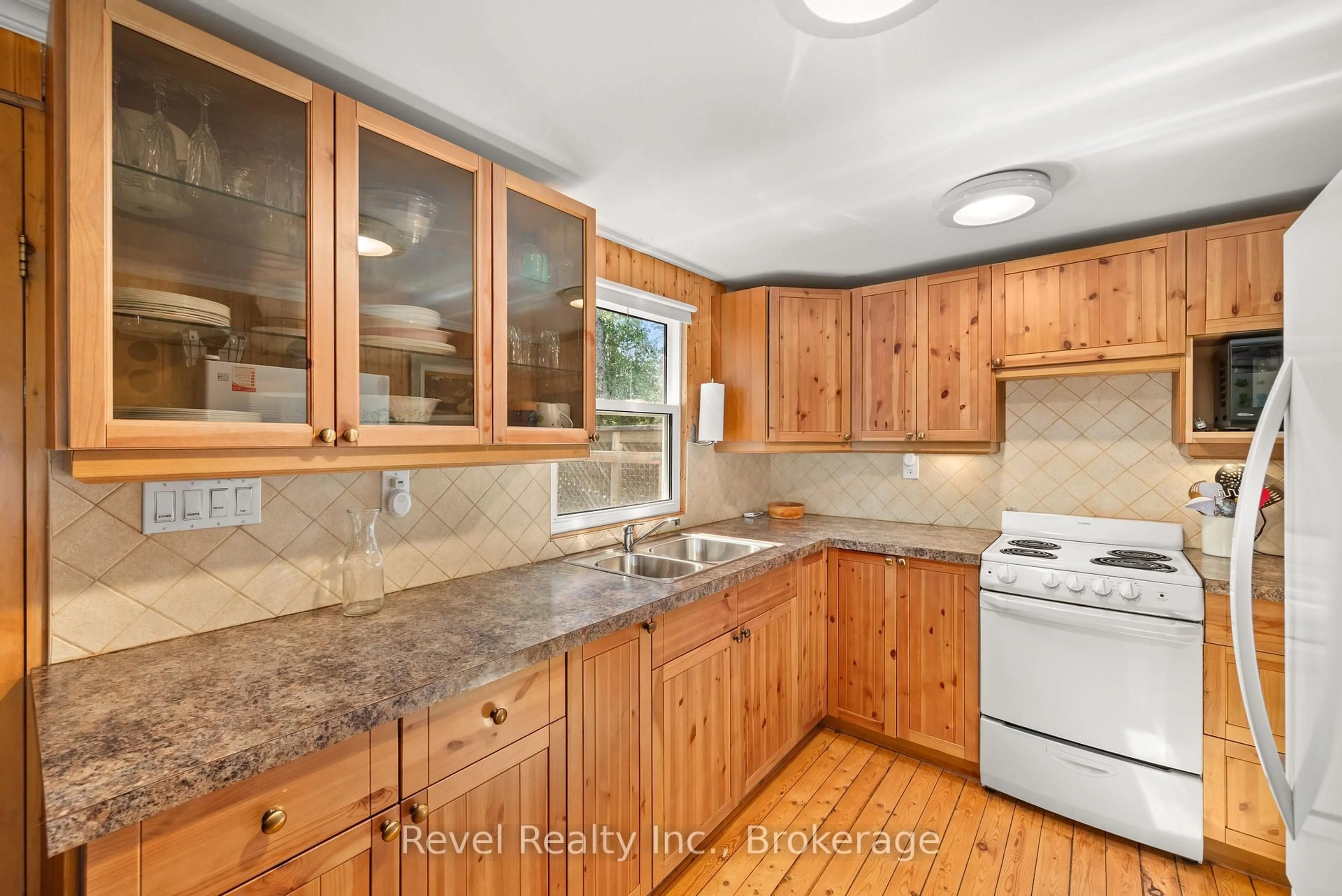 Standard kitchen, ceramic/tile floor for 59 Brook Rd, Kawartha Lakes Ontario K0M 1N0