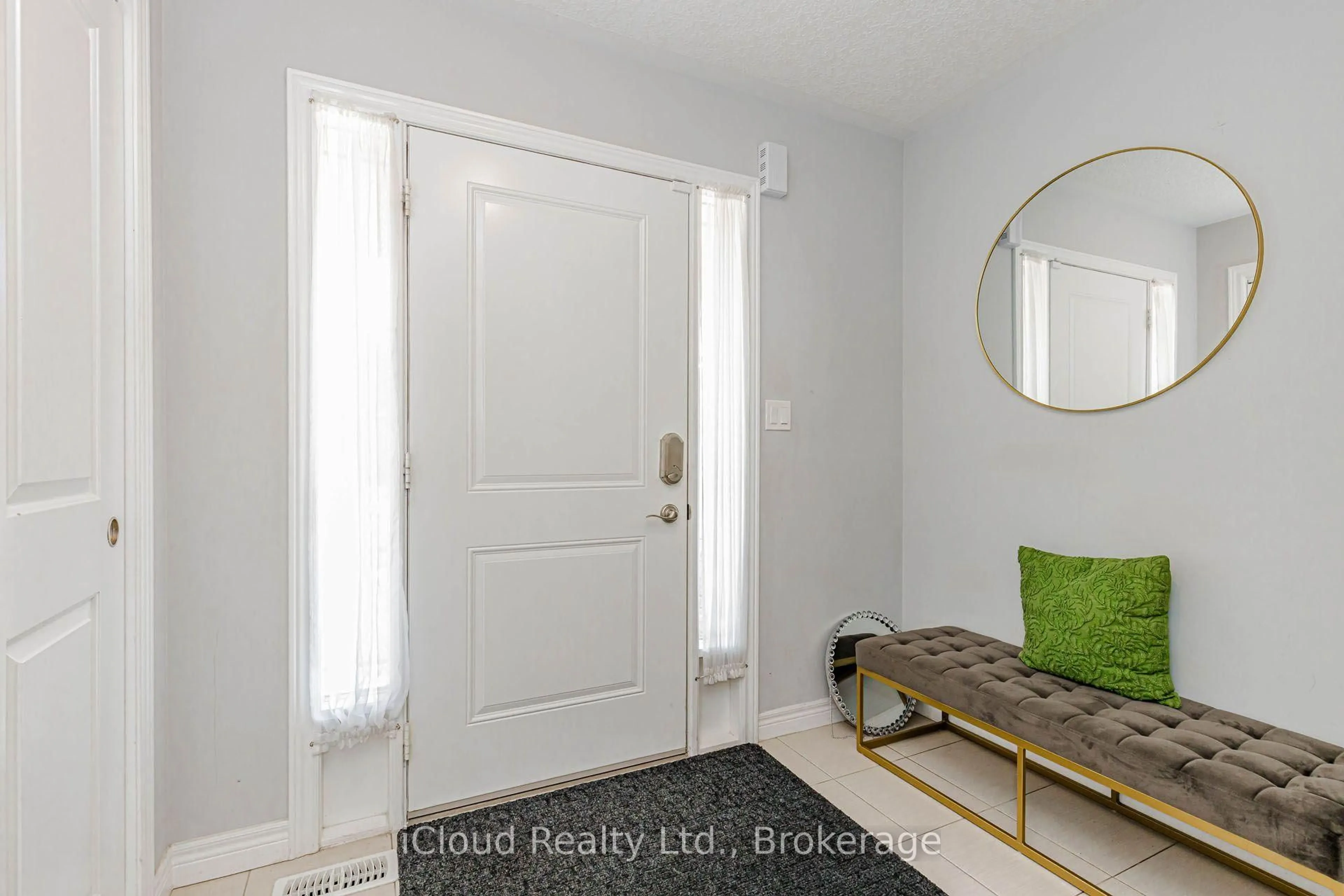 Indoor entryway for 66 Cittadella Blvd, Hamilton Ontario L0R 1P0