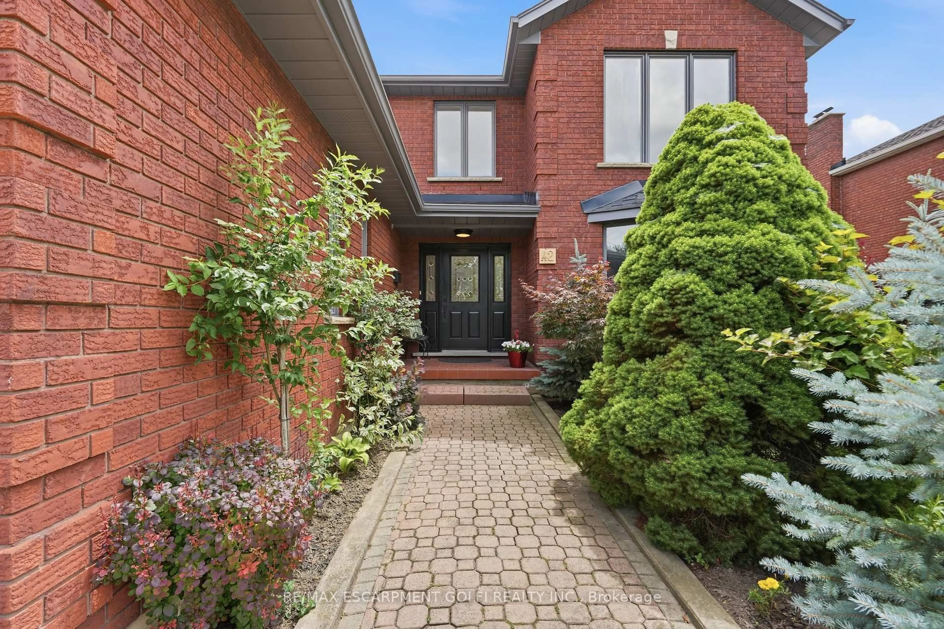 Home with brick exterior material, street for 42 Fox Ru, Brantford Ontario N3R 7R7