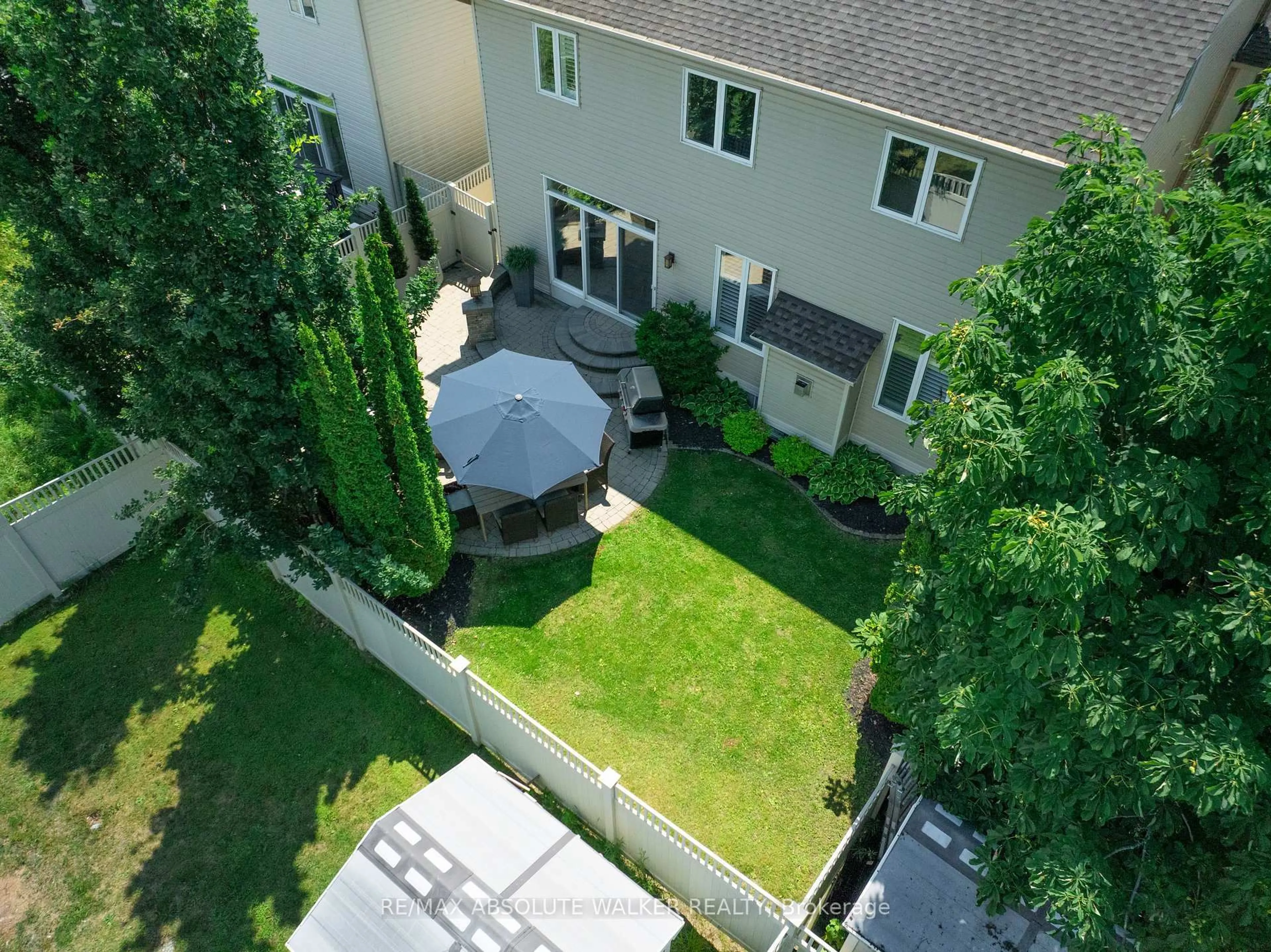 A pic from outside/outdoor area/front of a property/back of a property/a pic from drone, street for 2207 Sandman Cres, Ottawa Ontario K4A 4V6