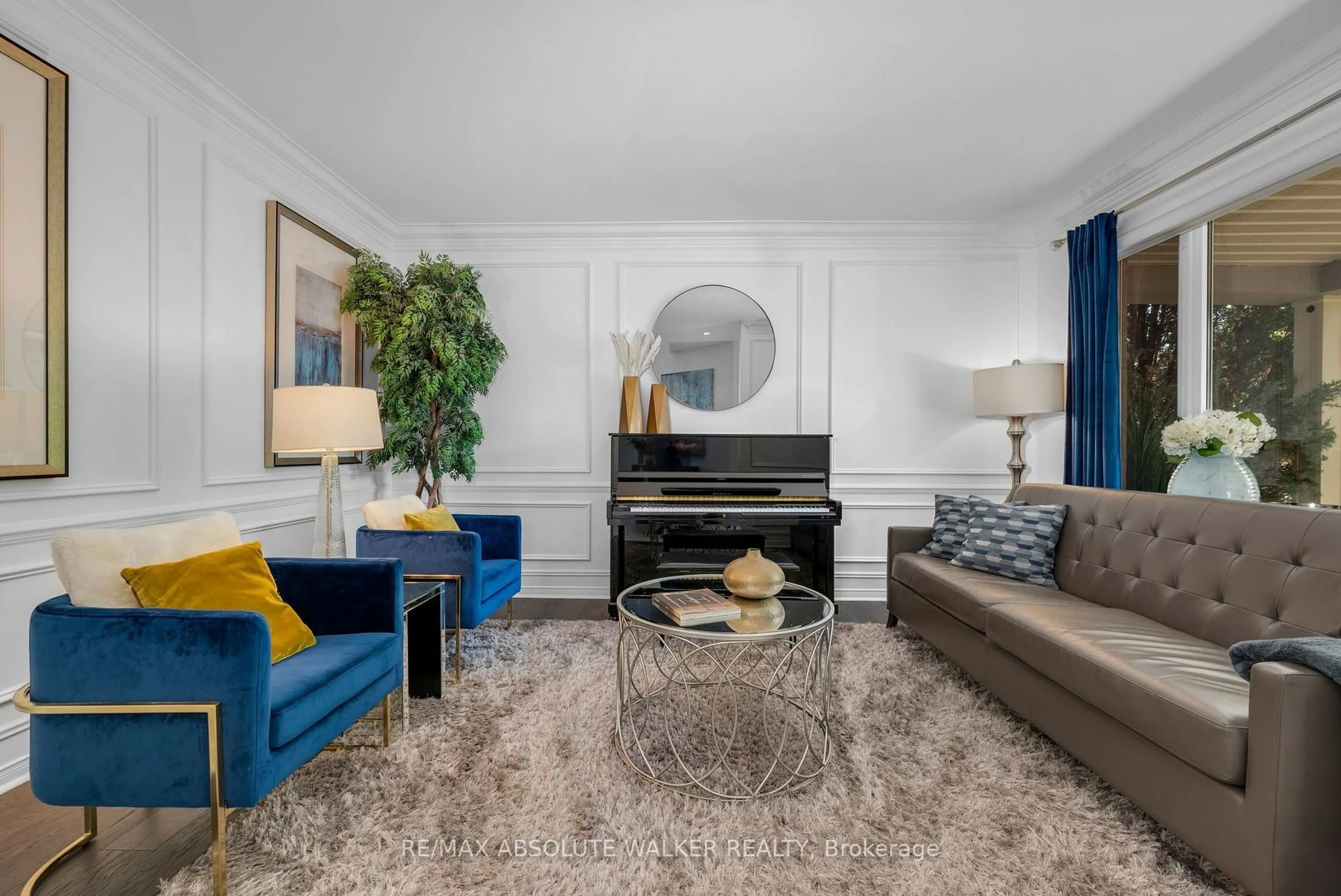 Living room with furniture, carpet floor for 2207 Sandman Cres, Ottawa Ontario K4A 4V6