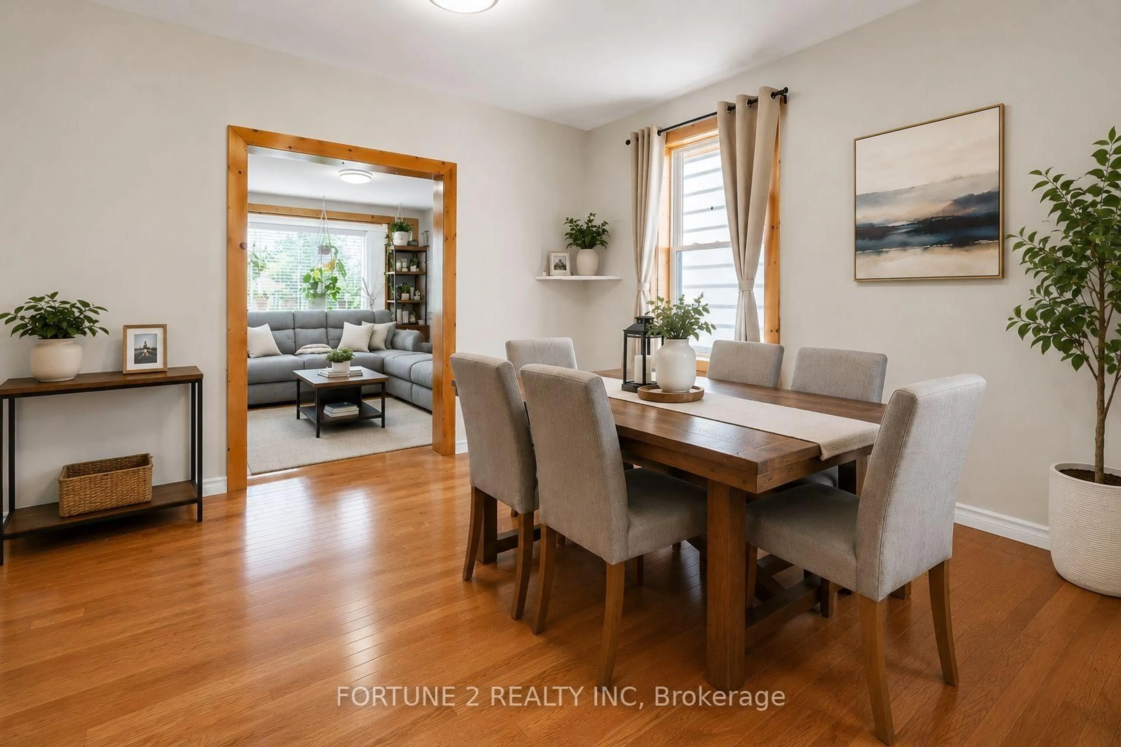 Dining room, wood/laminate floor for 570 Pall Mall St, London East Ontario N5Y 2Z7