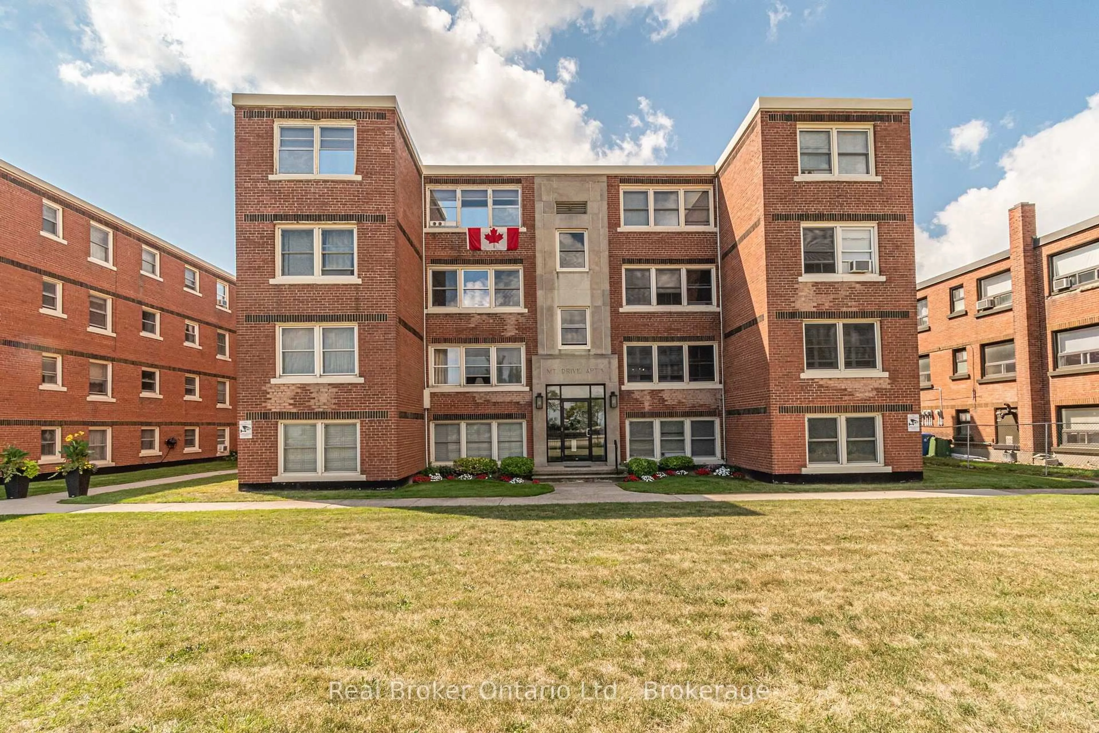 Home with brick exterior material, building for 5 East 36th St #312B, Hamilton Ontario L8V 3Y6