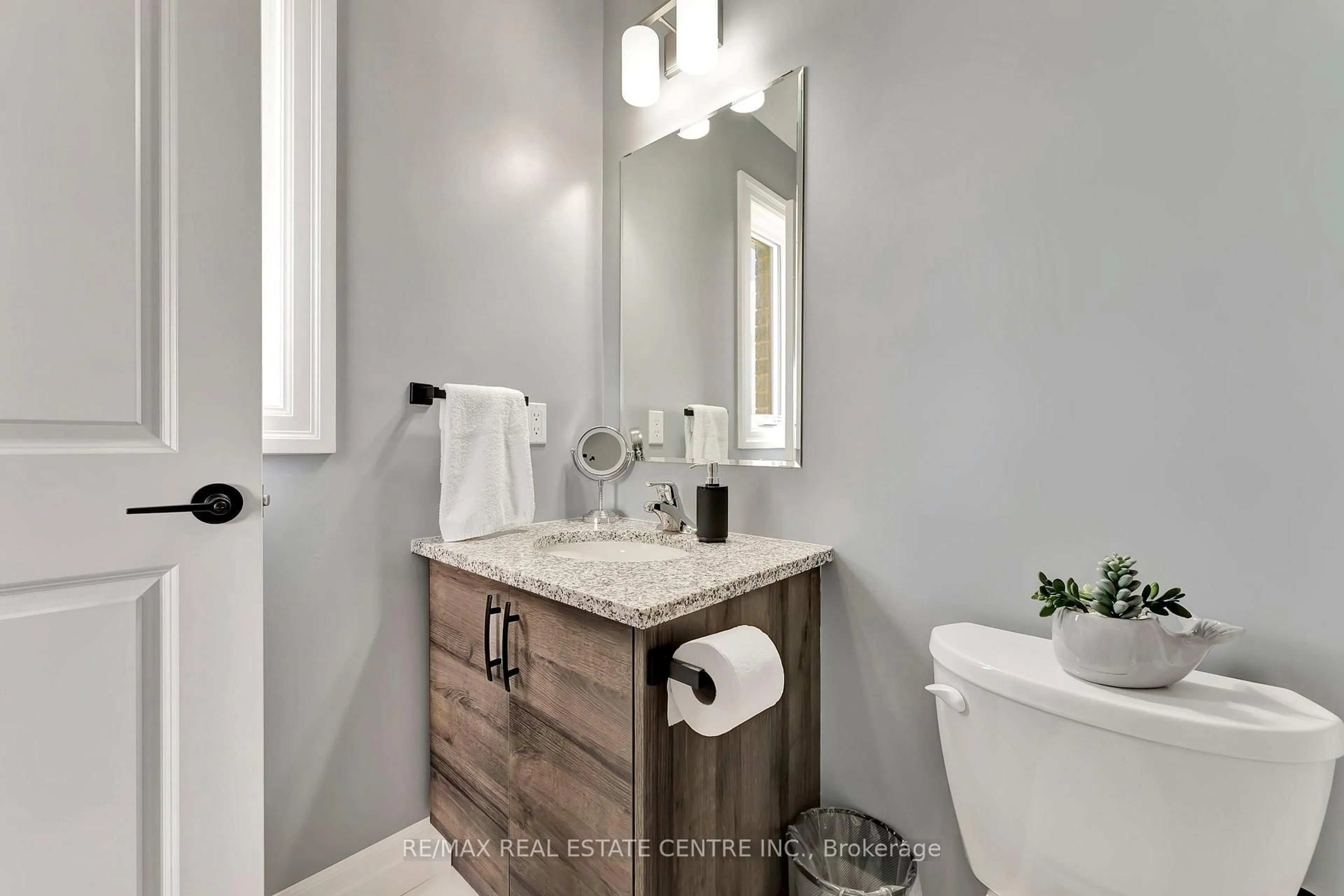 Contemporary bathroom, ceramic/tile floor for 32 Faith St #6, Cambridge Ontario N1T 0E8