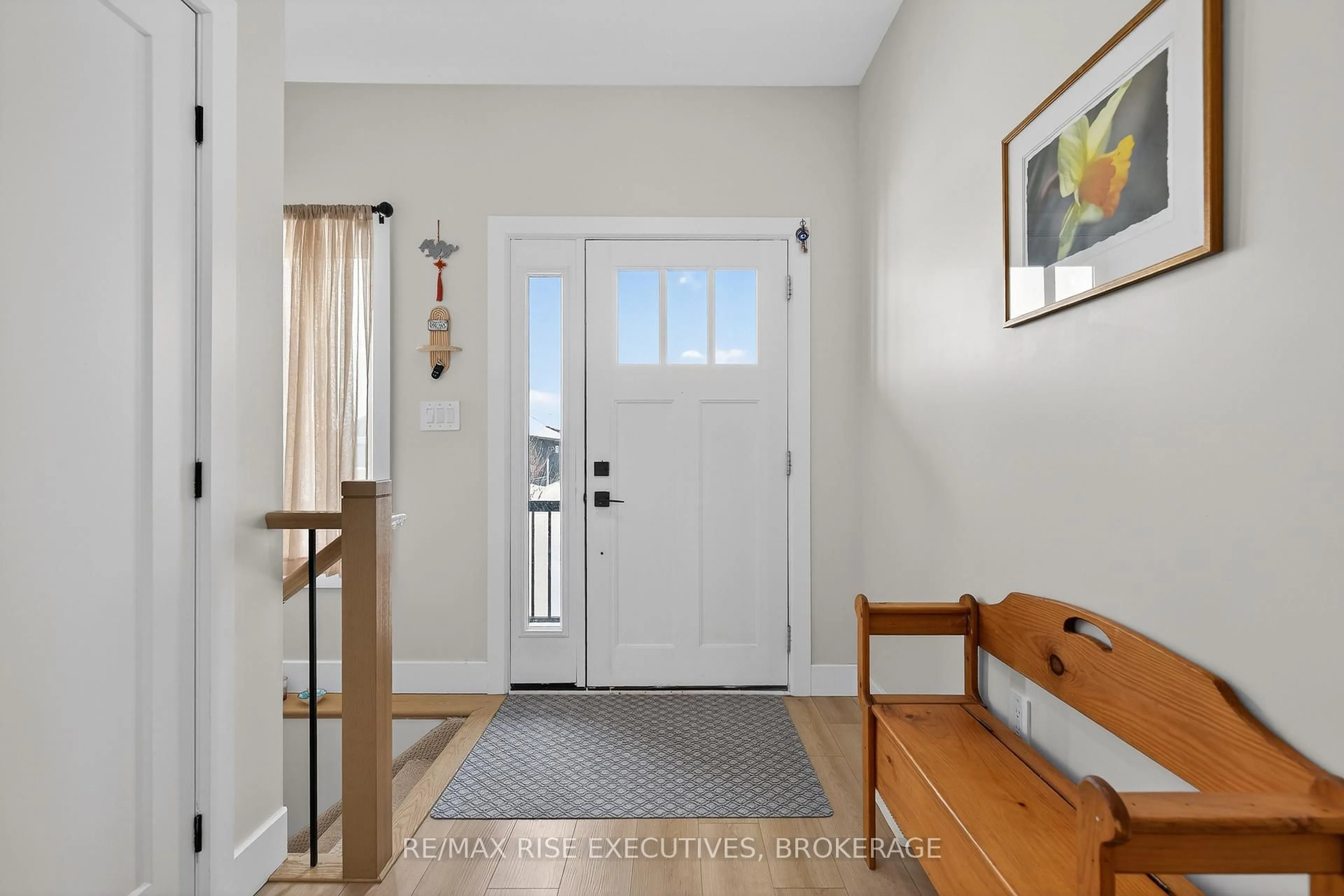 Indoor entryway for 51 Potter Dr, Bissett Creek Ontario K0H 2H0
