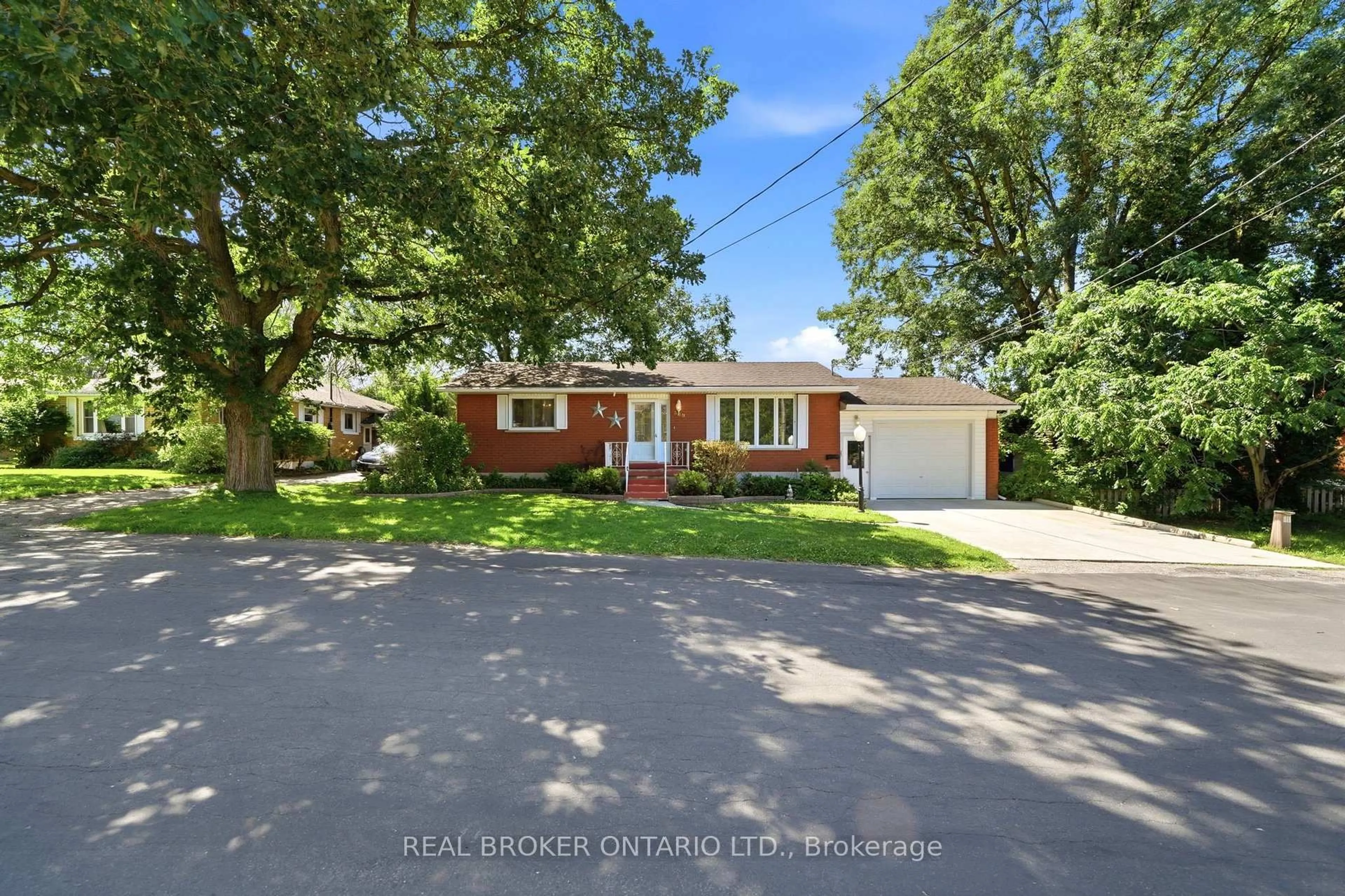 Home with brick exterior material, street for 389 7th St, Hanover Ontario N4N 1H3