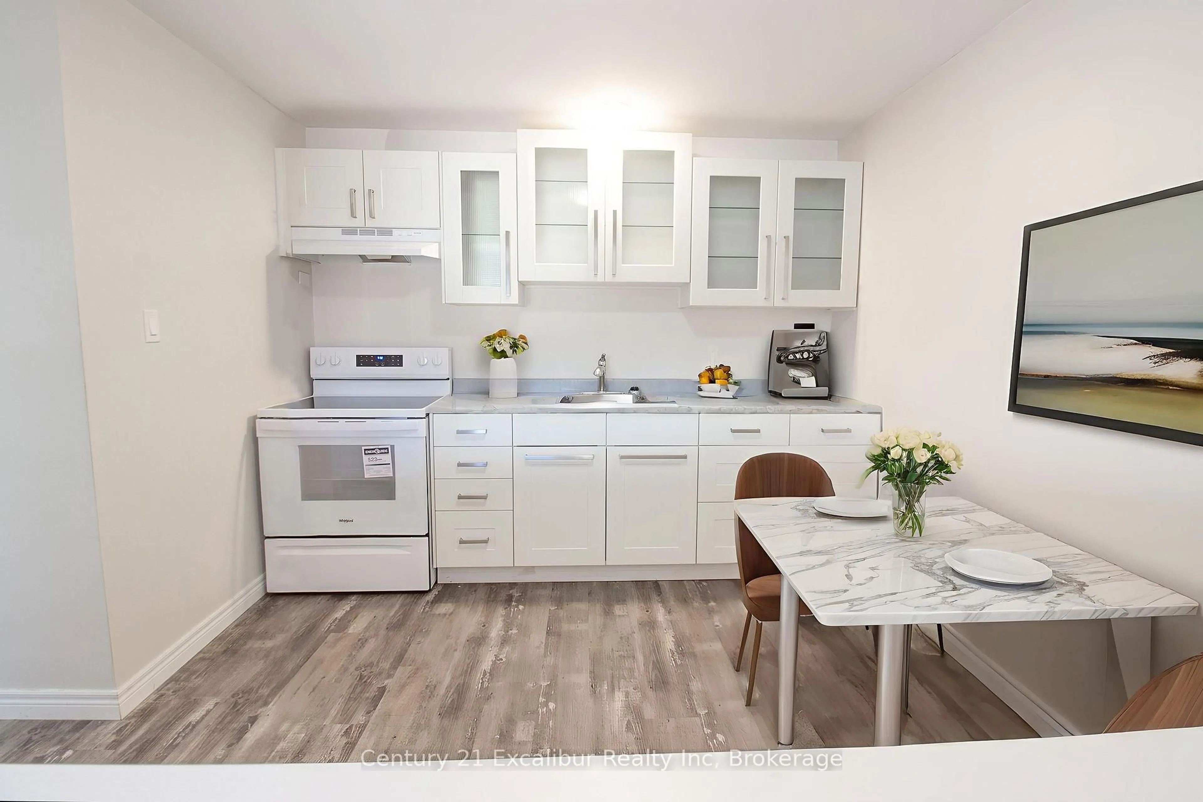 Standard kitchen, wood/laminate floor for 320 Queen St #16, Centre Wellington Ontario N1M 1T4